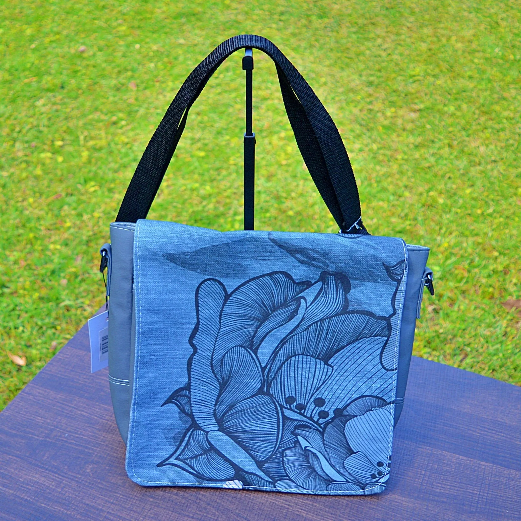 Anemone Flowers Messenger Crossbody Bag