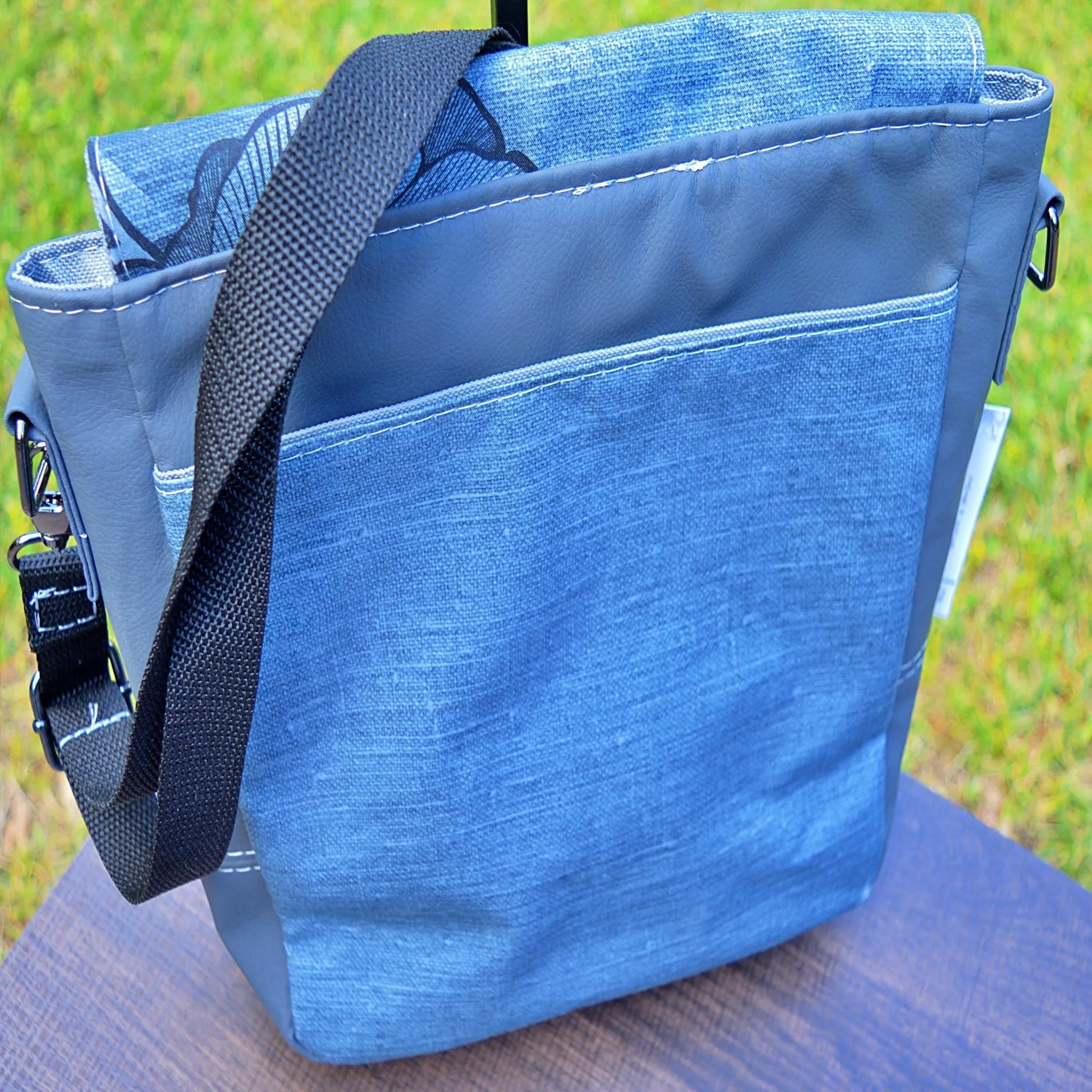 Anemone Flowers Messenger Crossbody Bag