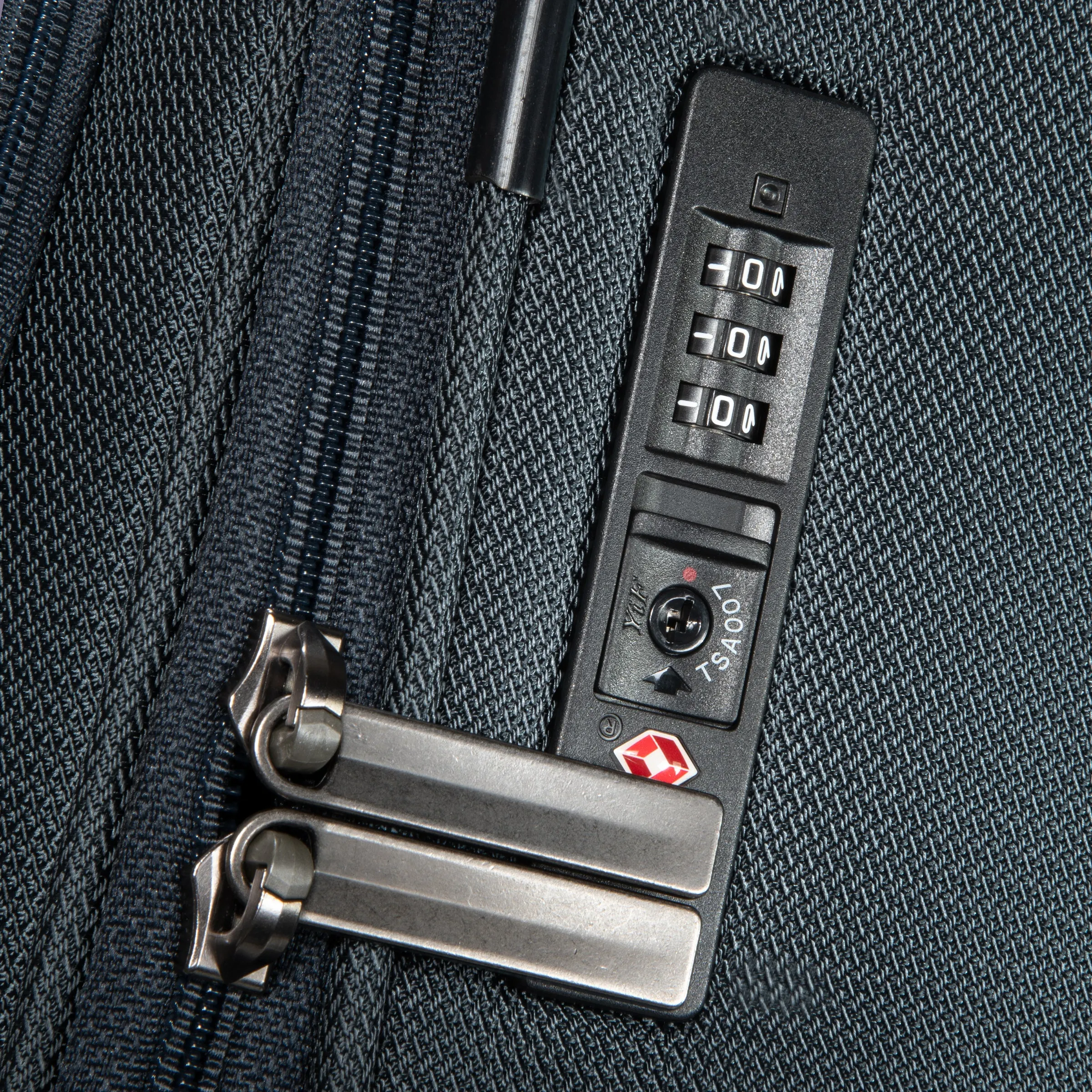 Avalon Softside Large Check-In Expandable Spinner