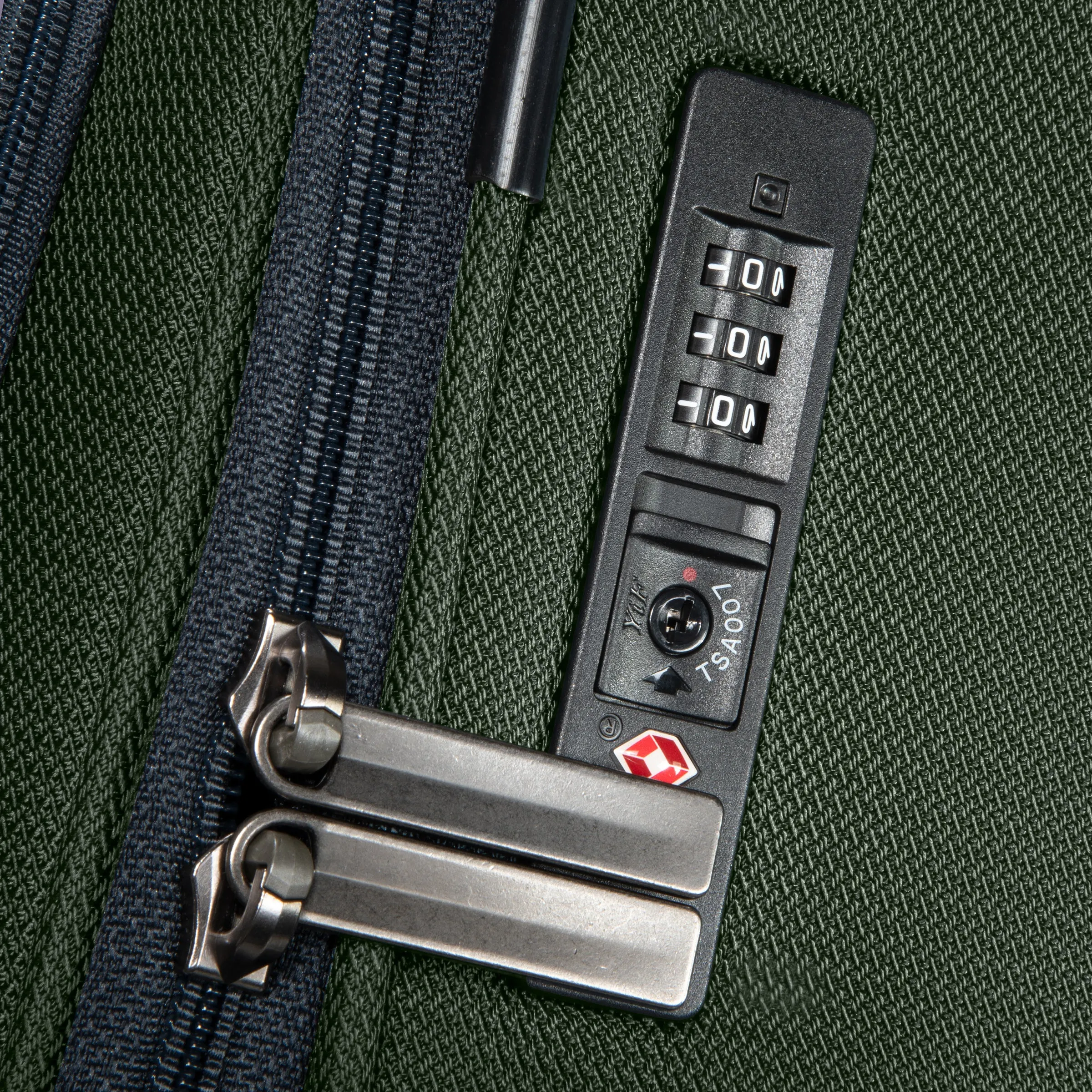 Avalon Softside Large Check-In Expandable Spinner