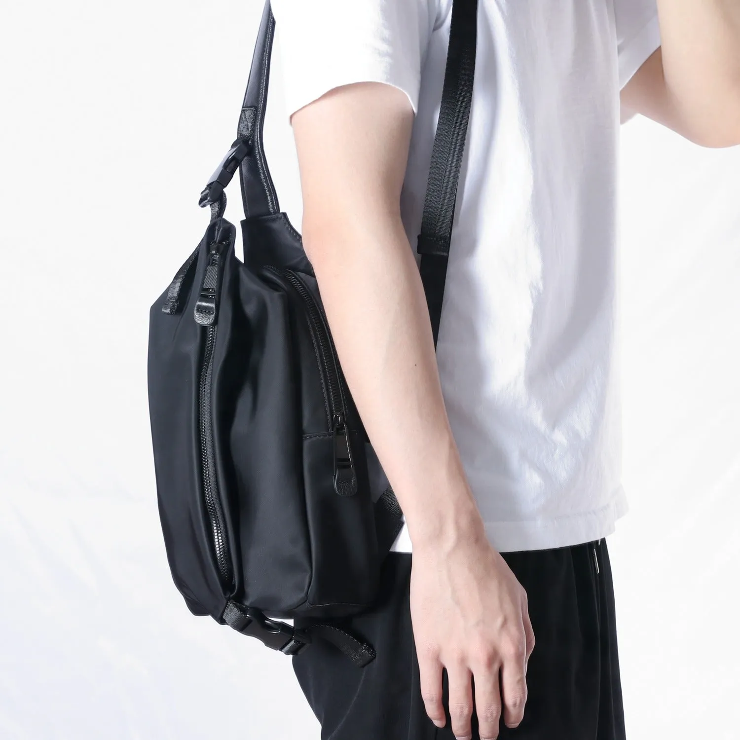 Black Nylon Sling Bag Mens Waterproof Sling Pack Nylon Crossbody Backpack Nylon Sling Bags for Ladies