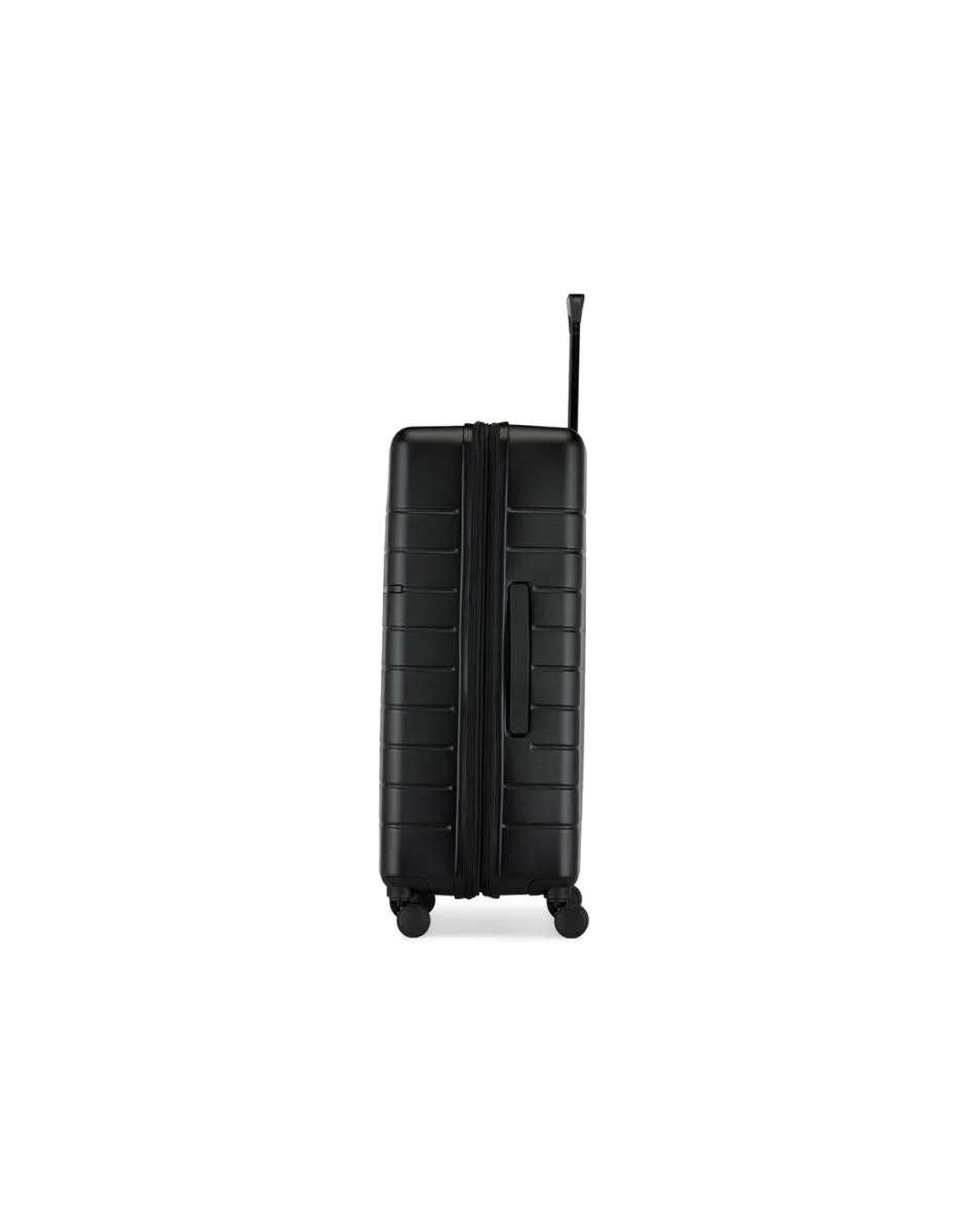 Bugatti Munich 28" Hardside Expandable Spinner