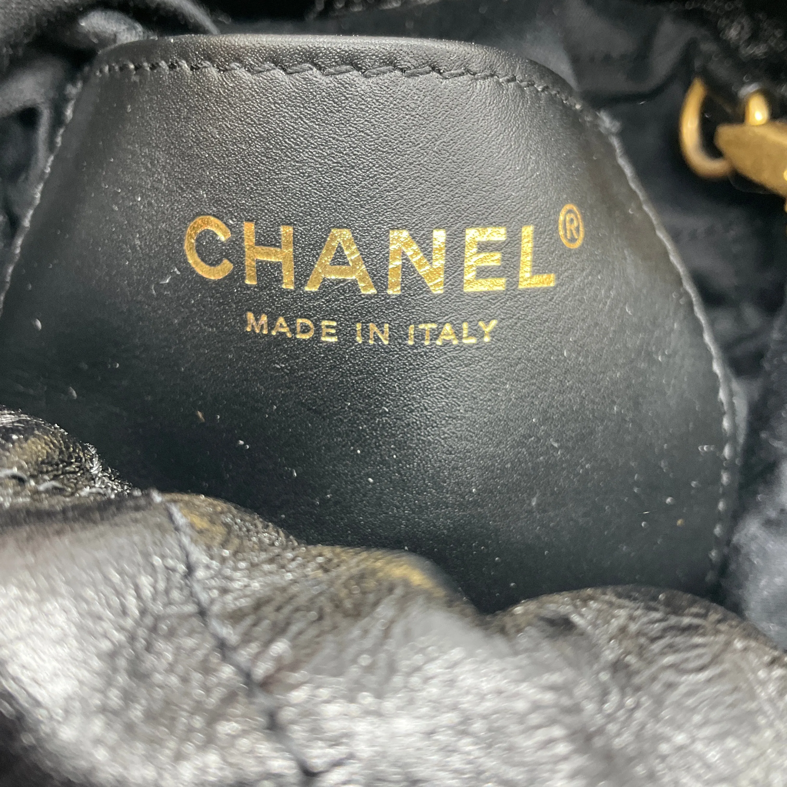 Chanel Black 2023/24 Metiers d'Art Collection Shiny Lambskin Leather Mini 22 Handbag