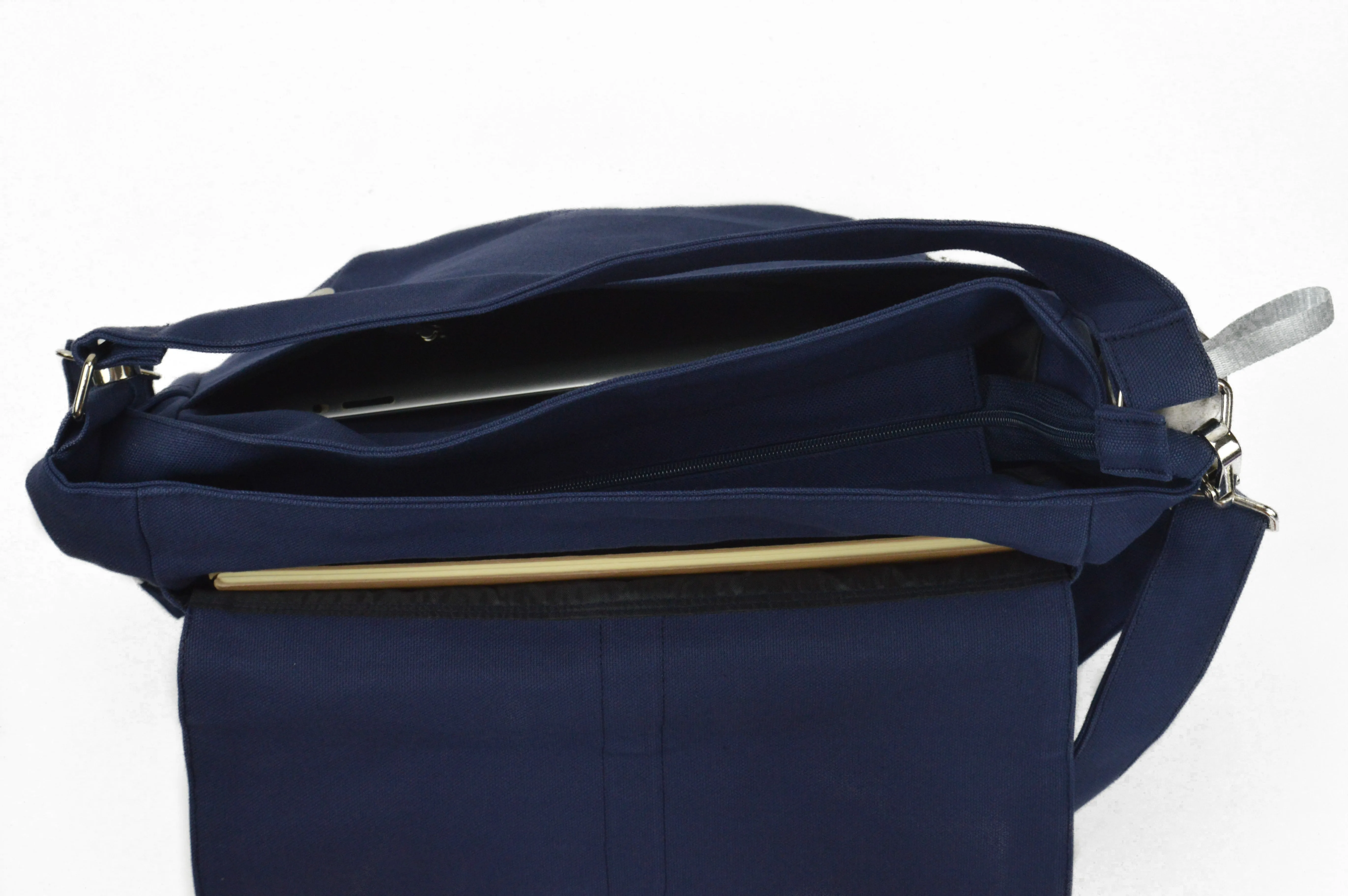Daniel 18 Navy | Messenger Bag