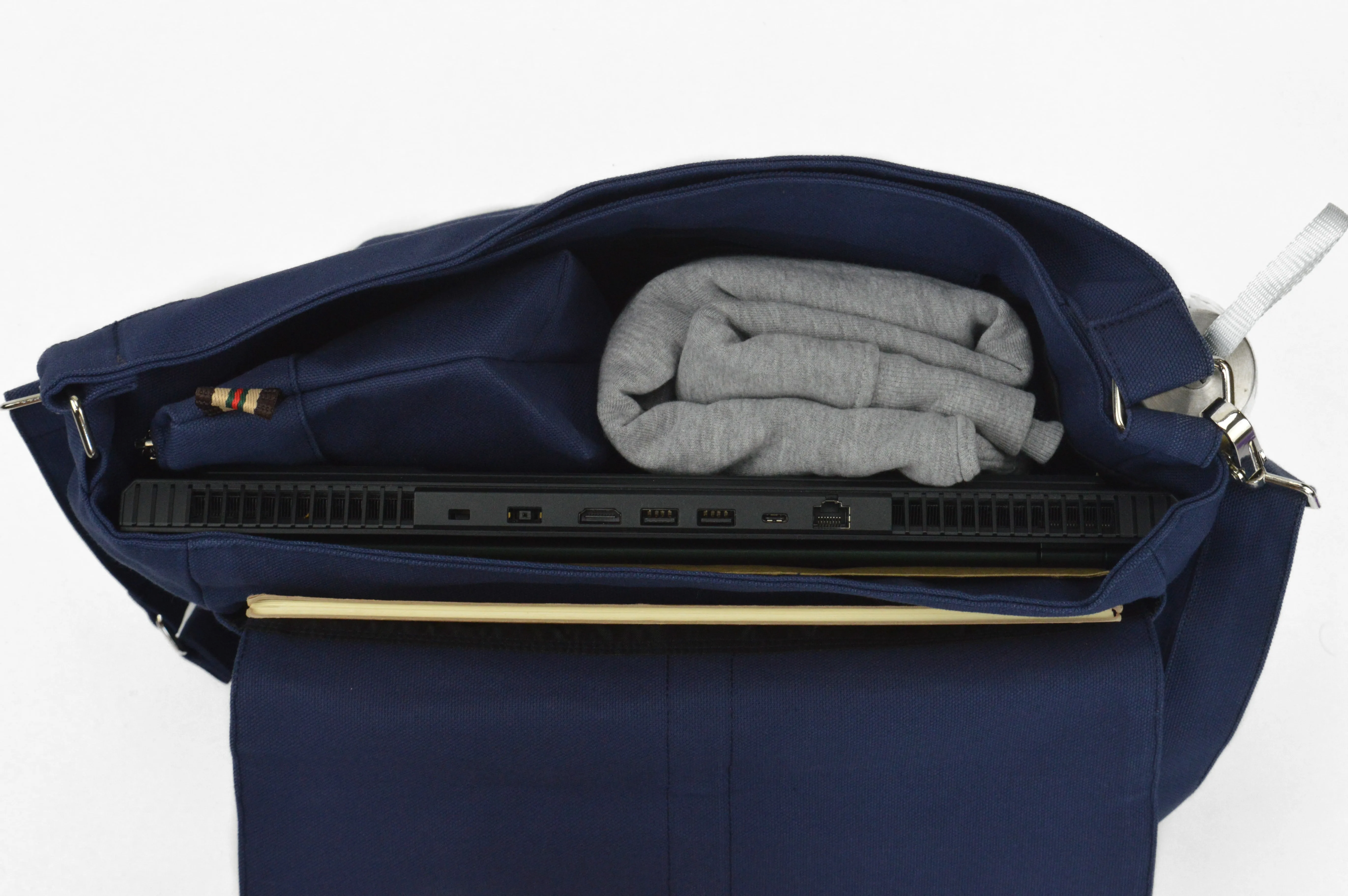 Daniel 18 Navy | Messenger Bag