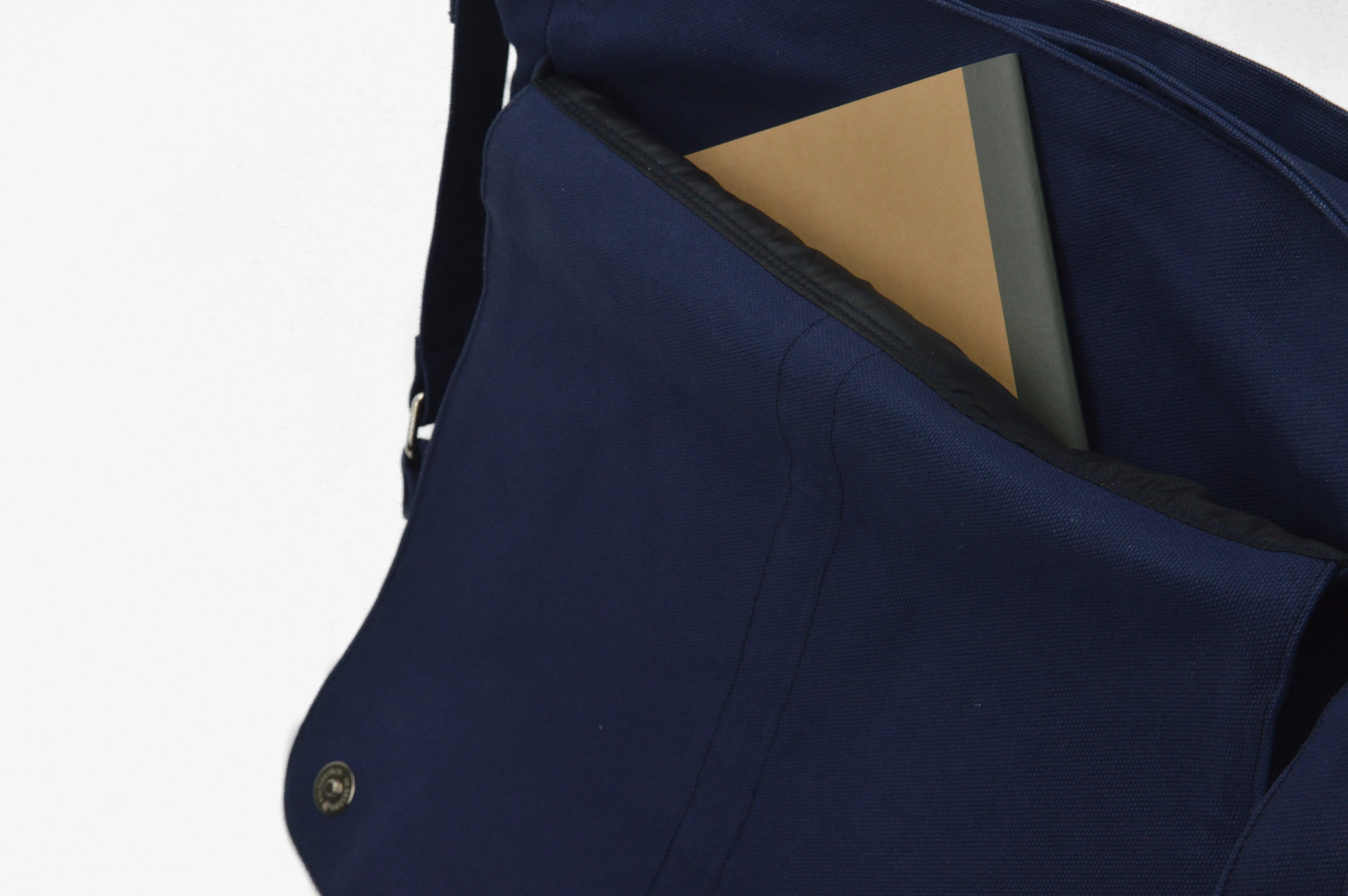 Daniel 18 Navy | Messenger Bag