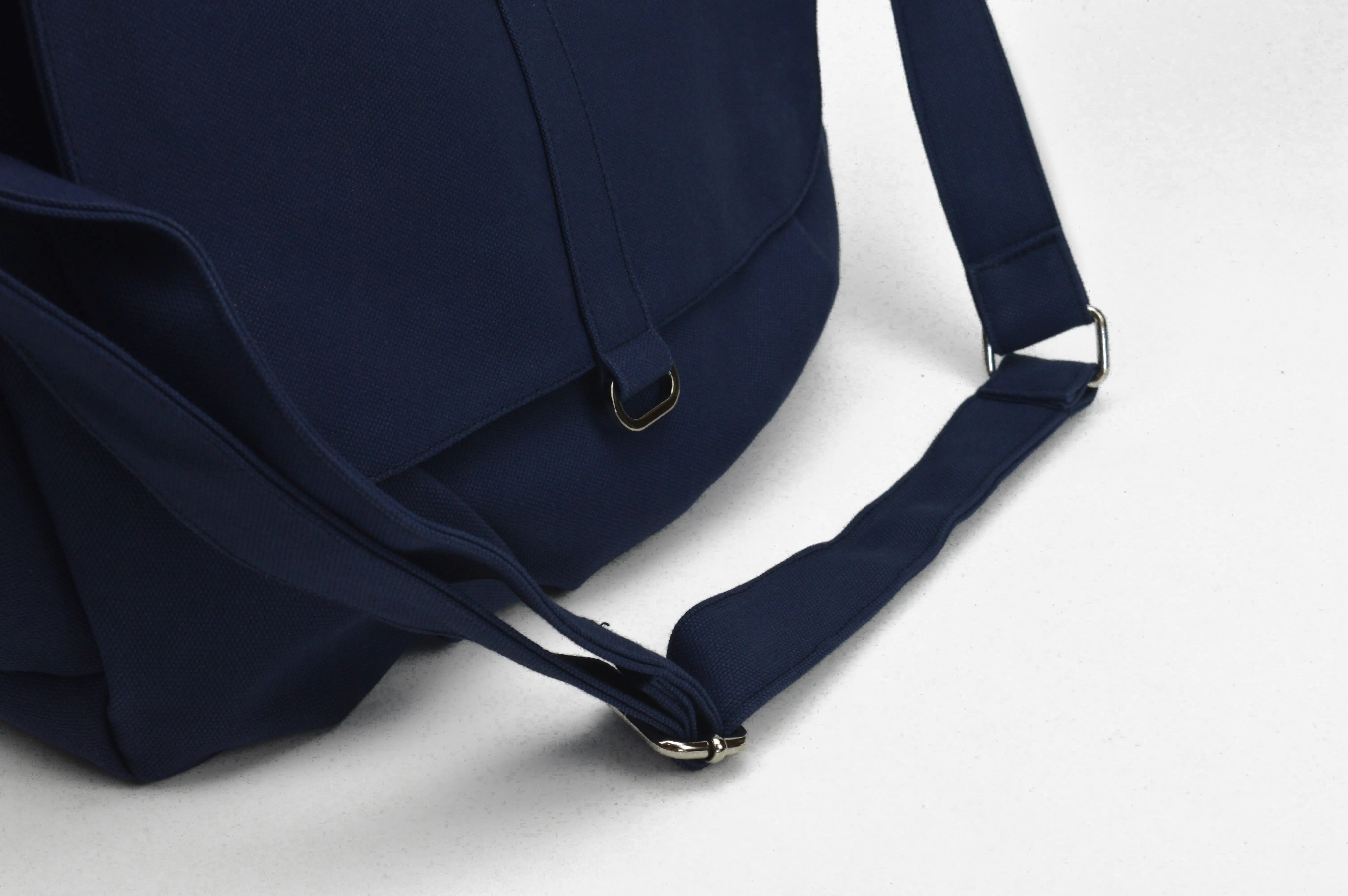 Daniel 18 Navy | Messenger Bag