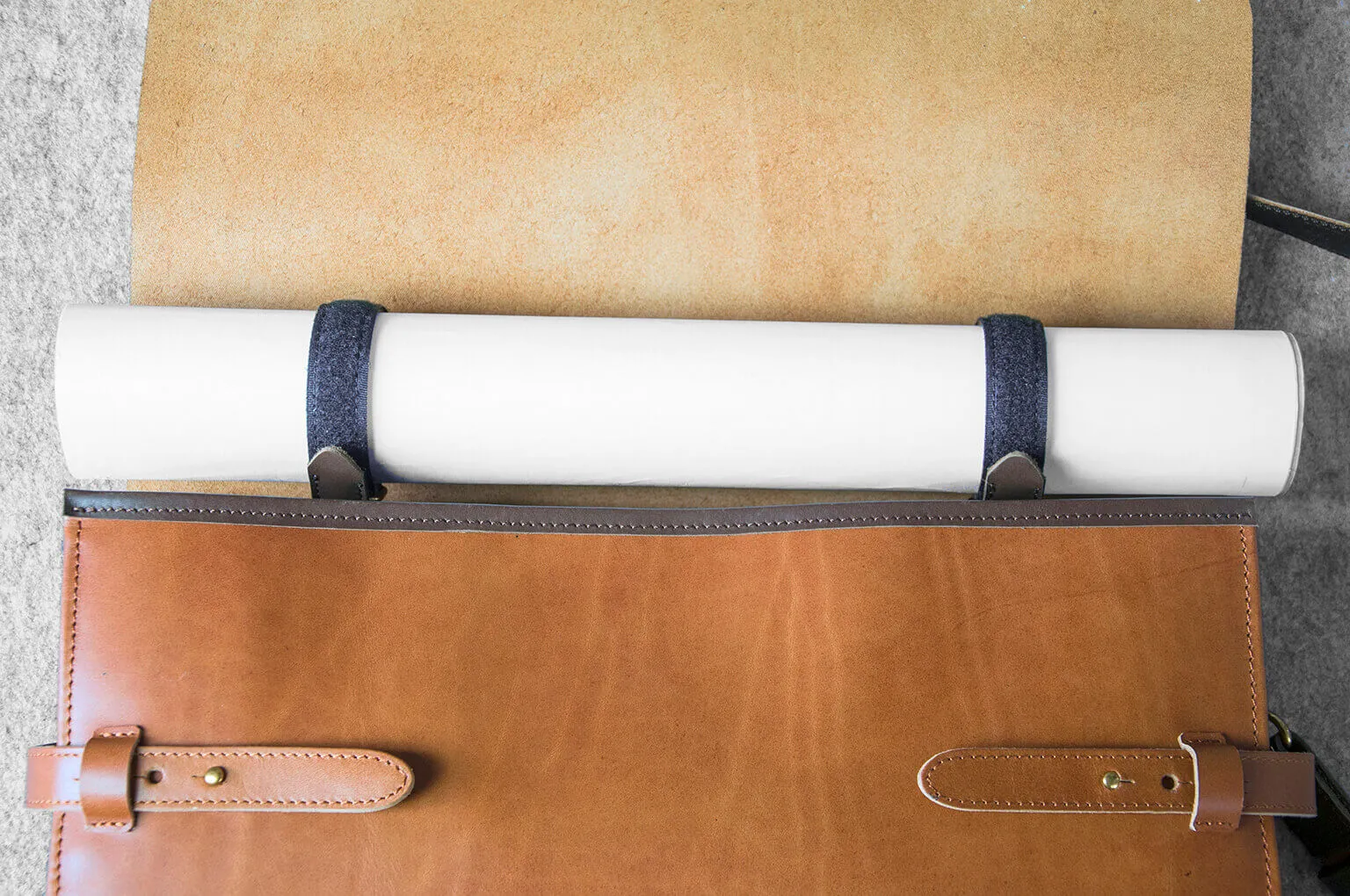 DESIGNER MESSENGER MINIMAL PLUS - toffee