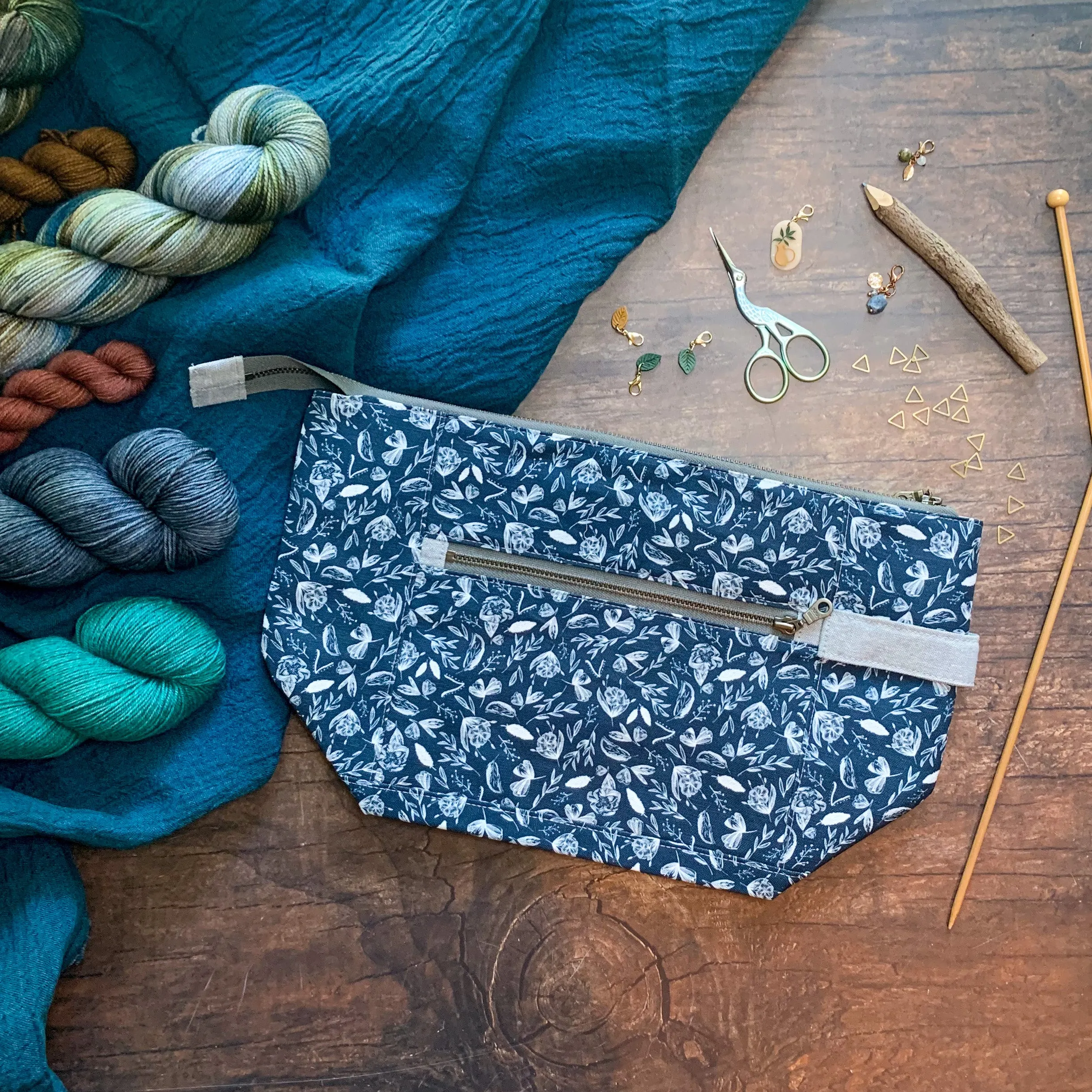 *Flower Bed*  Zippered Knitting Project Bag