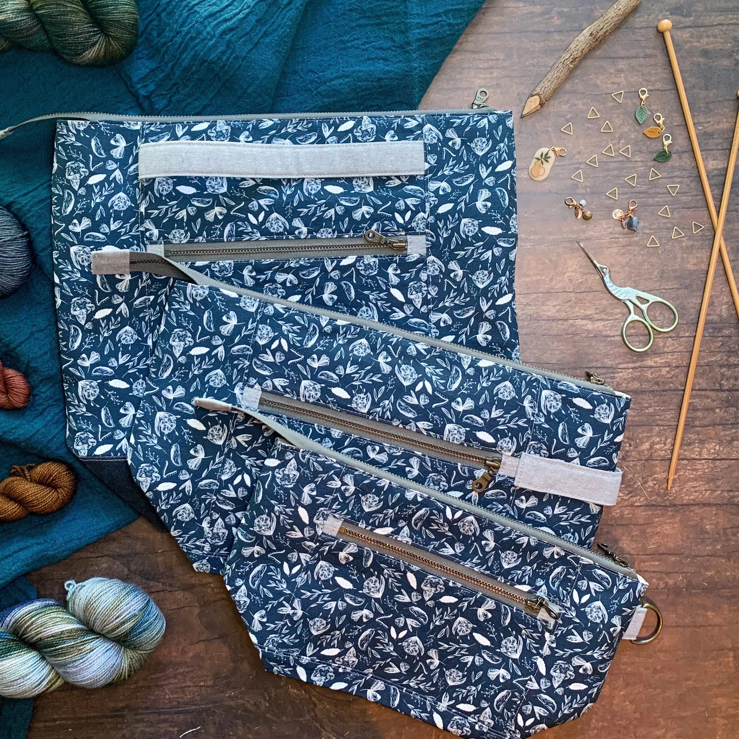 *Flower Bed*  Zippered Knitting Project Bag