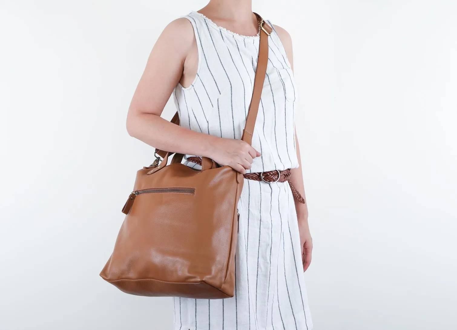 Hana Satchel in tan Brown