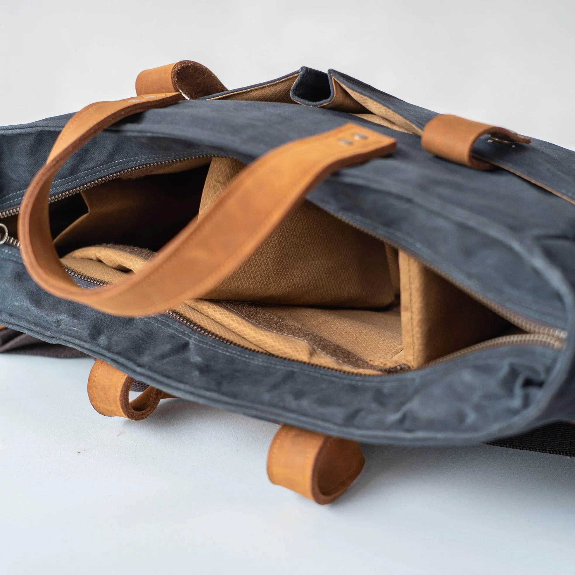 Kahlo Zippered Bag with Organizer