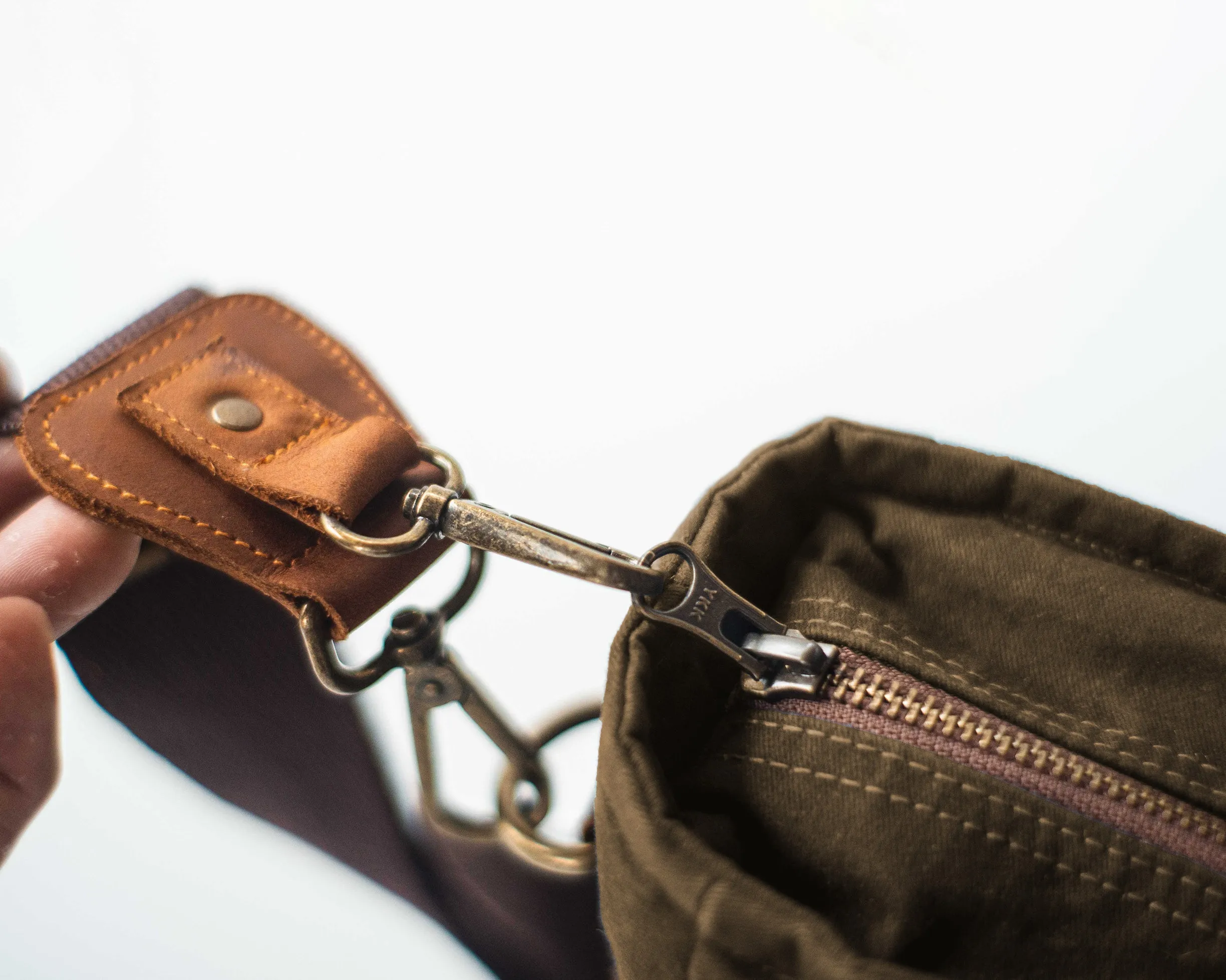 Kahlo Zippered Bag with Organizer