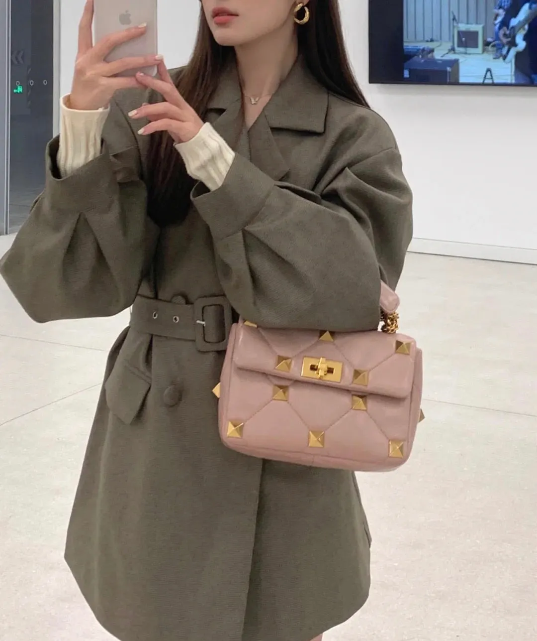 large diamond lock shoulder bag