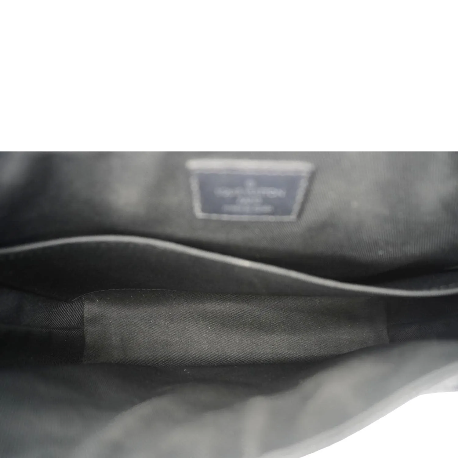 LOUIS VUITTON District PM Messenger Damier Graphite Messenger Bag Black