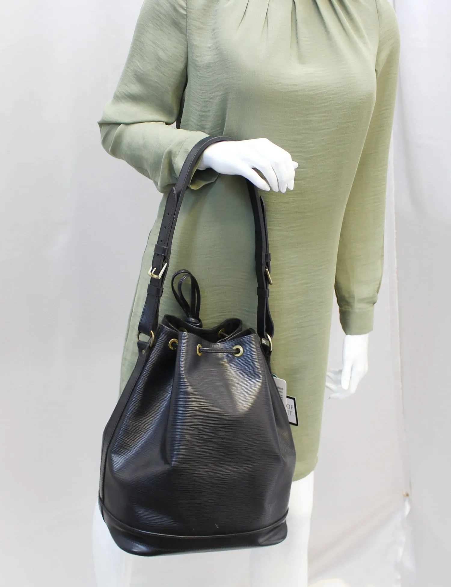 LOUIS VUITTON Epi Leather Noe Black Shoulder Bag - Sale