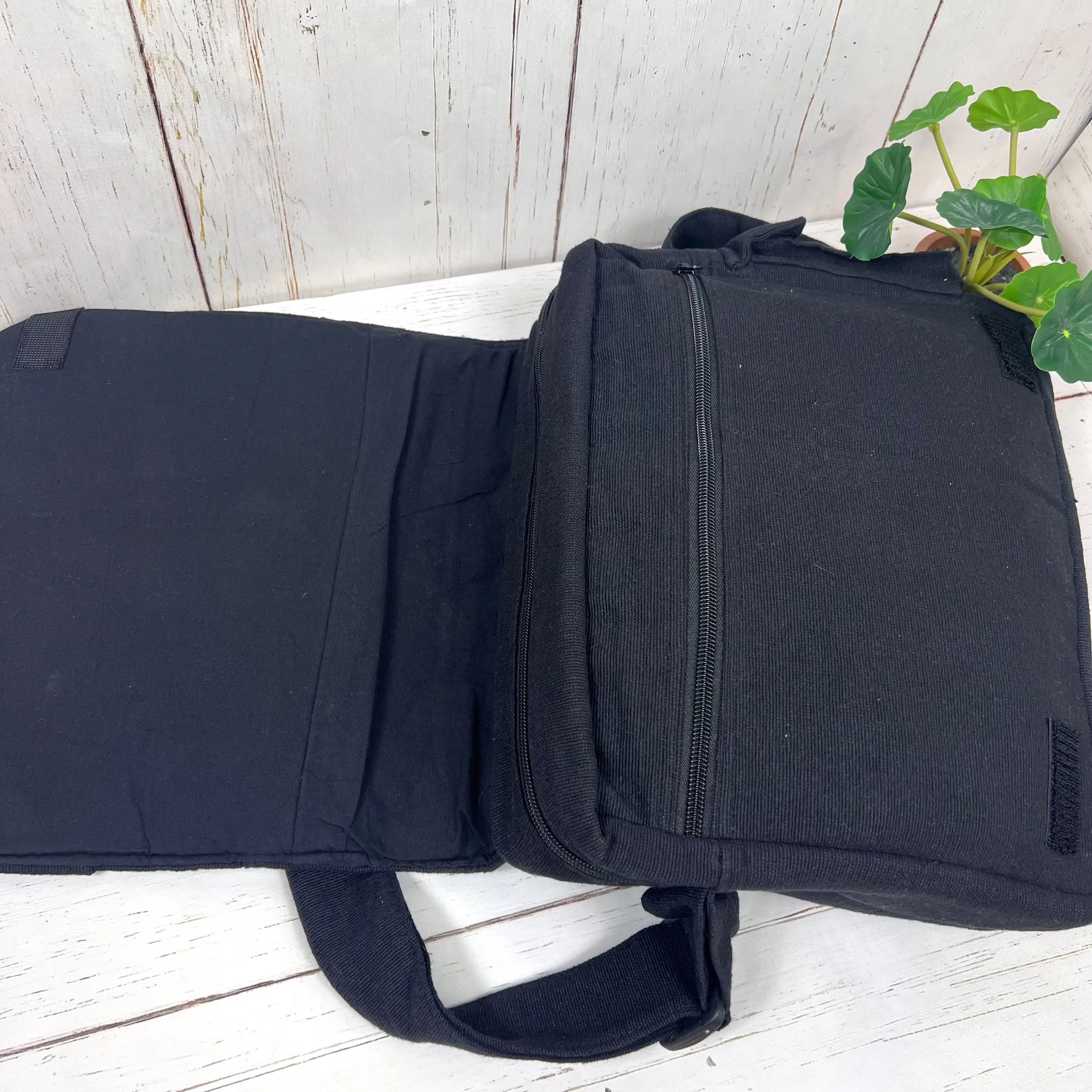 Lukla Messenger Bag