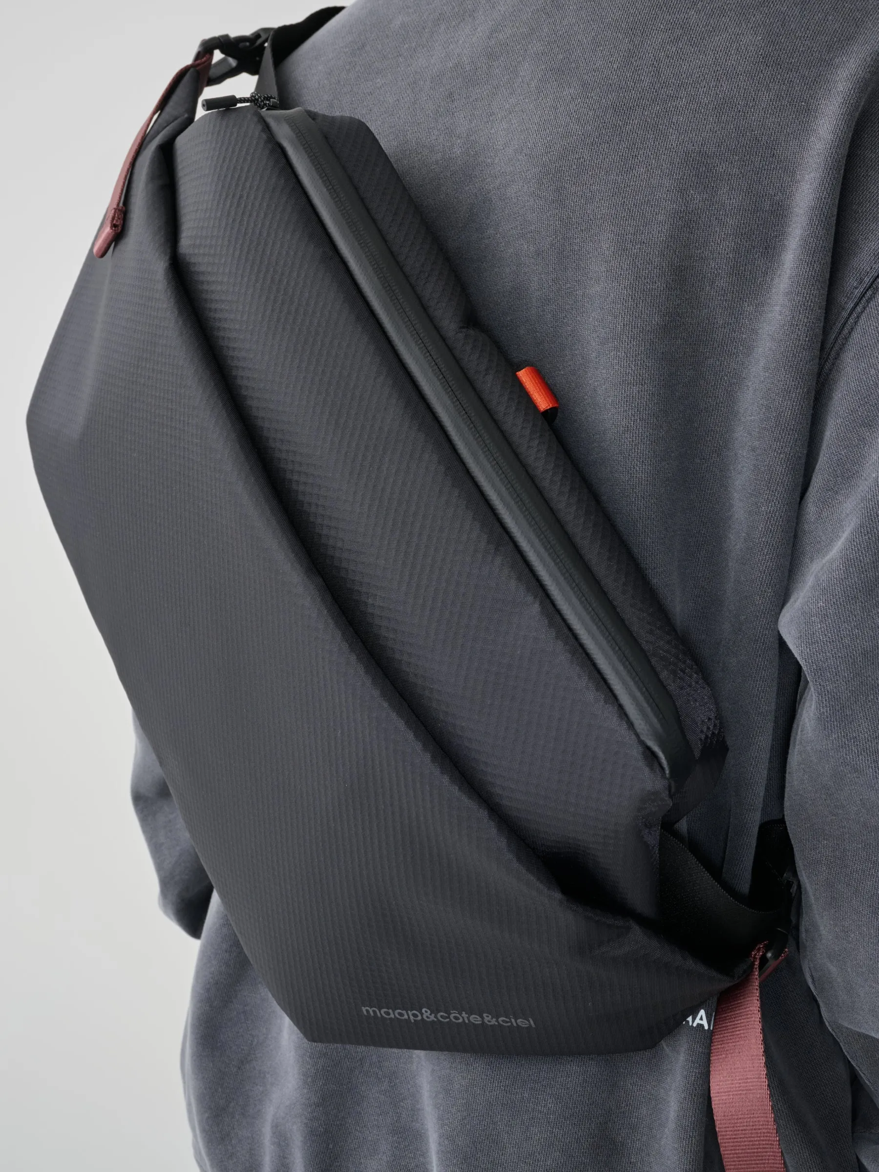 maap&côte&ciel Isarau Messenger Black