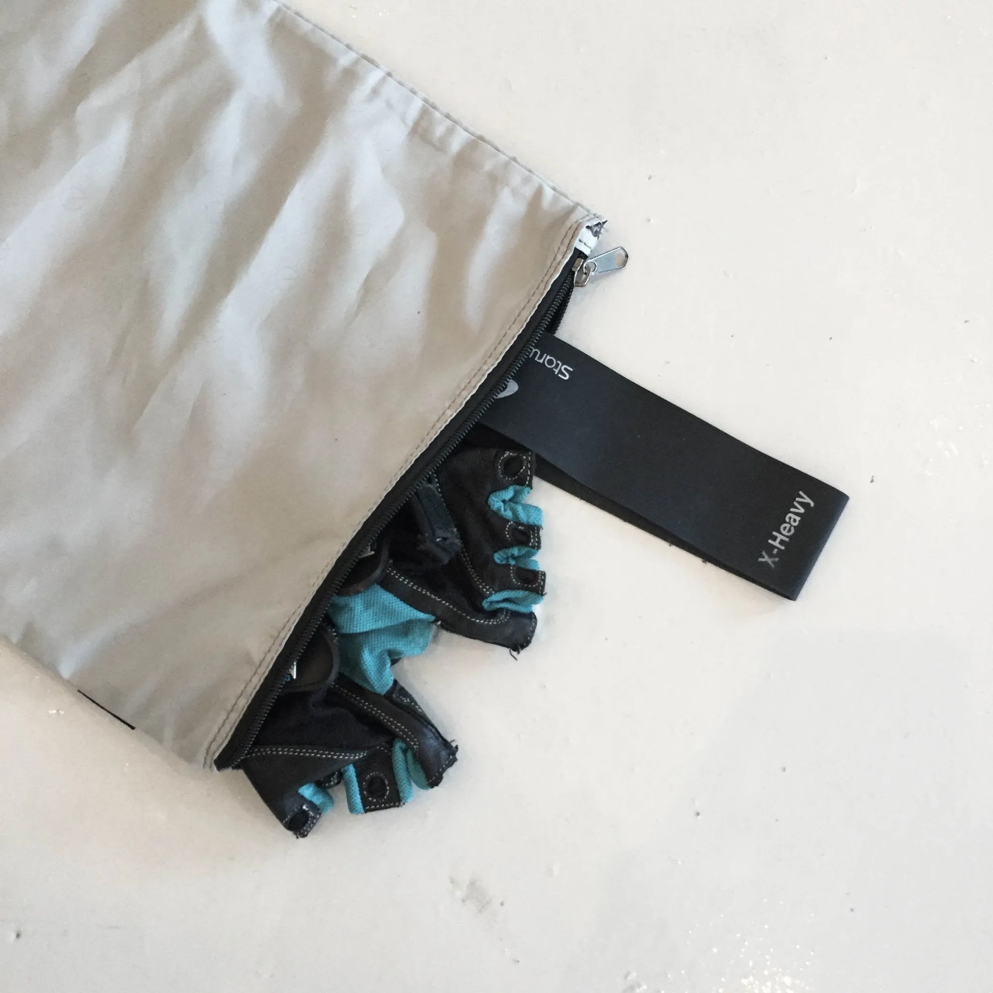MACHINE-WASHABLE NYLON ZIPPERED BAG
