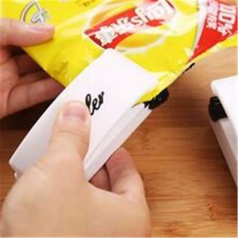 Magic Sealer Plastic Bags - Maintain a sense of food just seconds!