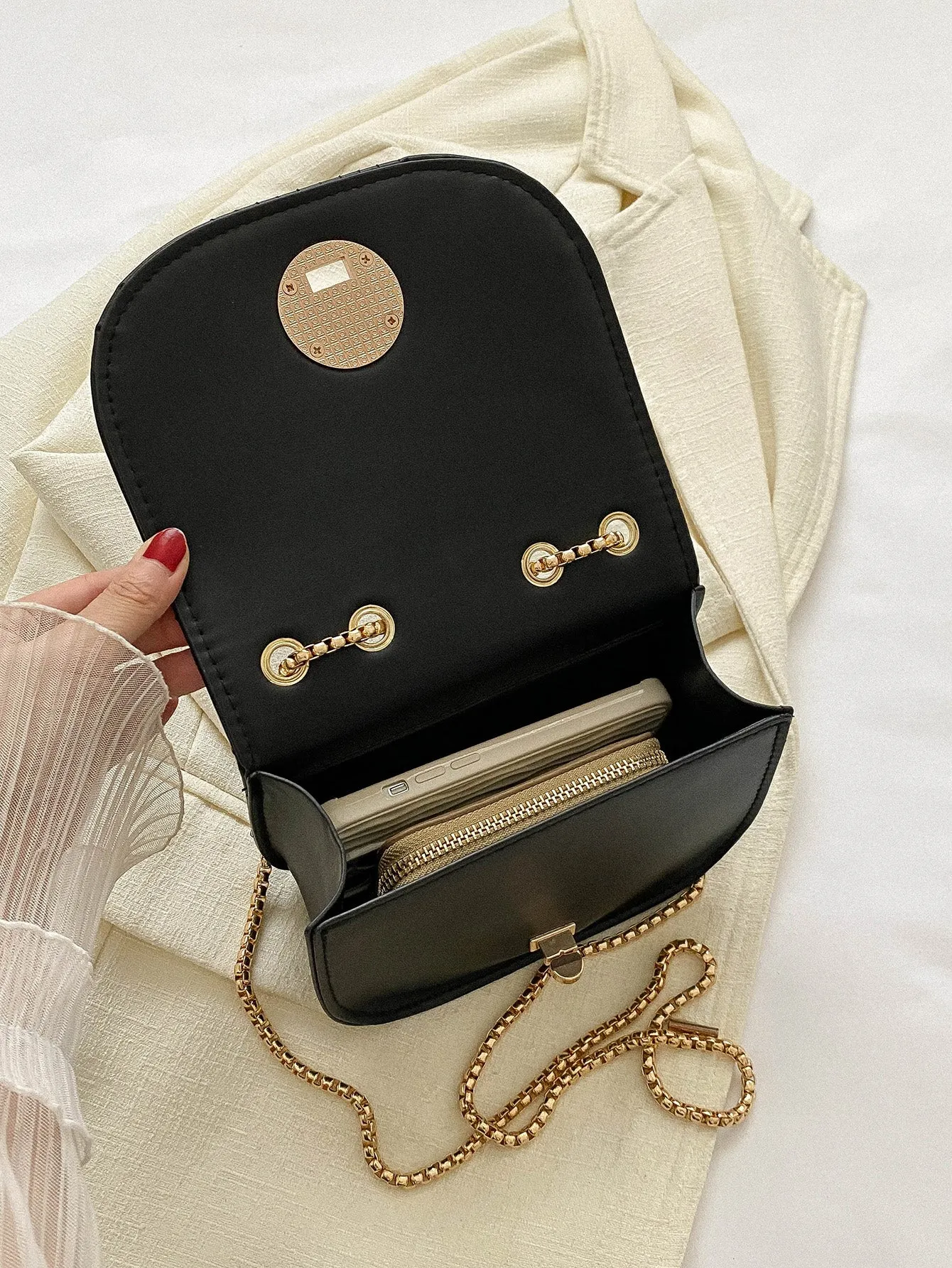 Mini Turn-lock Flap Crossbody Bag And Metal Chain Strap - Black