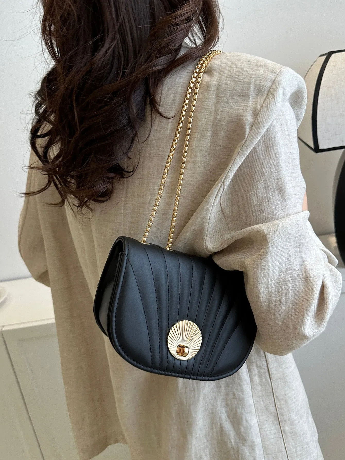 Mini Turn-lock Flap Crossbody Bag And Metal Chain Strap - Black