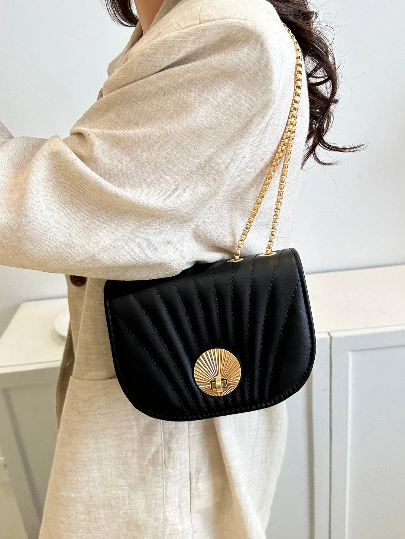 Mini Turn-lock Flap Crossbody Bag And Metal Chain Strap - Black