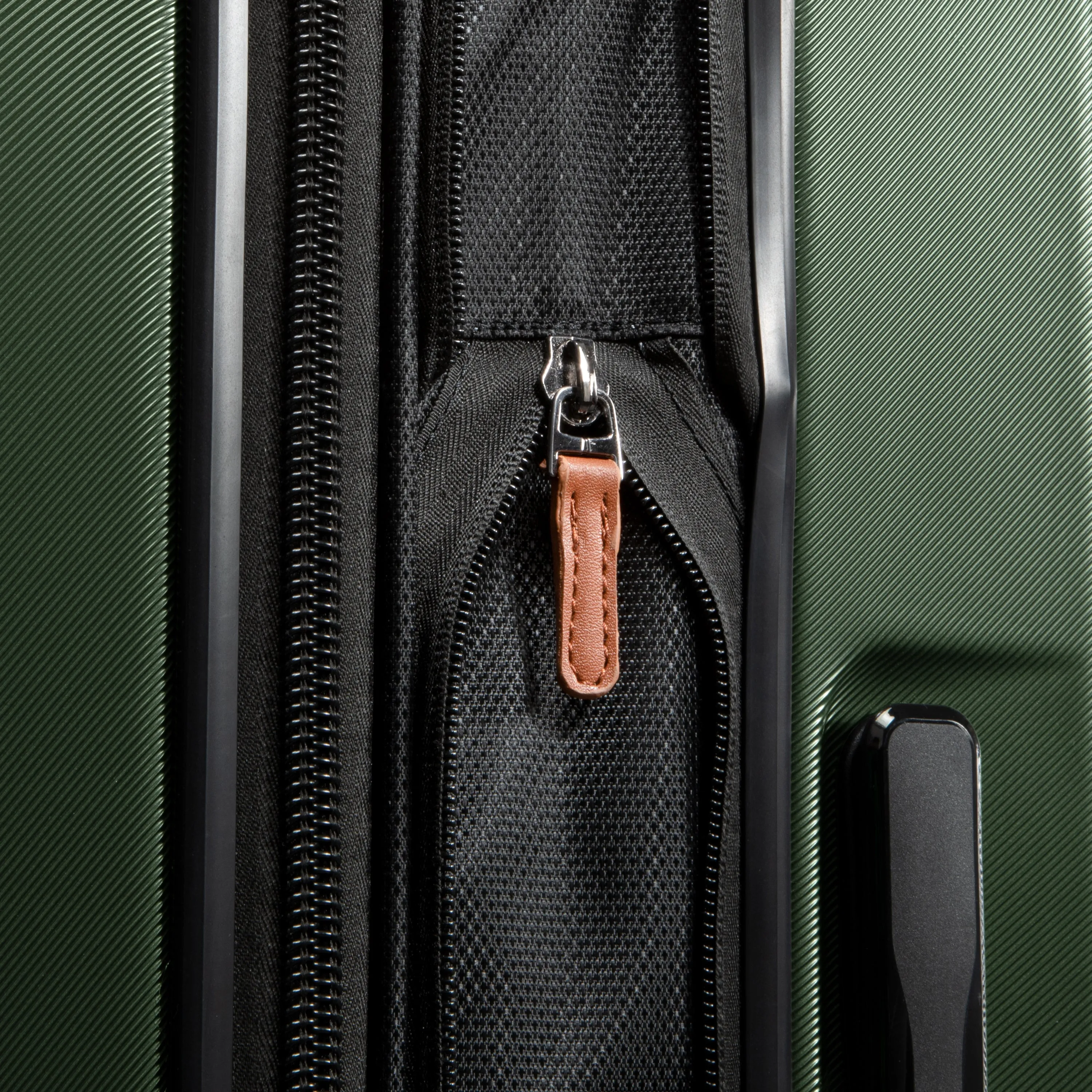 Montecito 2.0 Hardside Medium Check-in Expandable Spinner