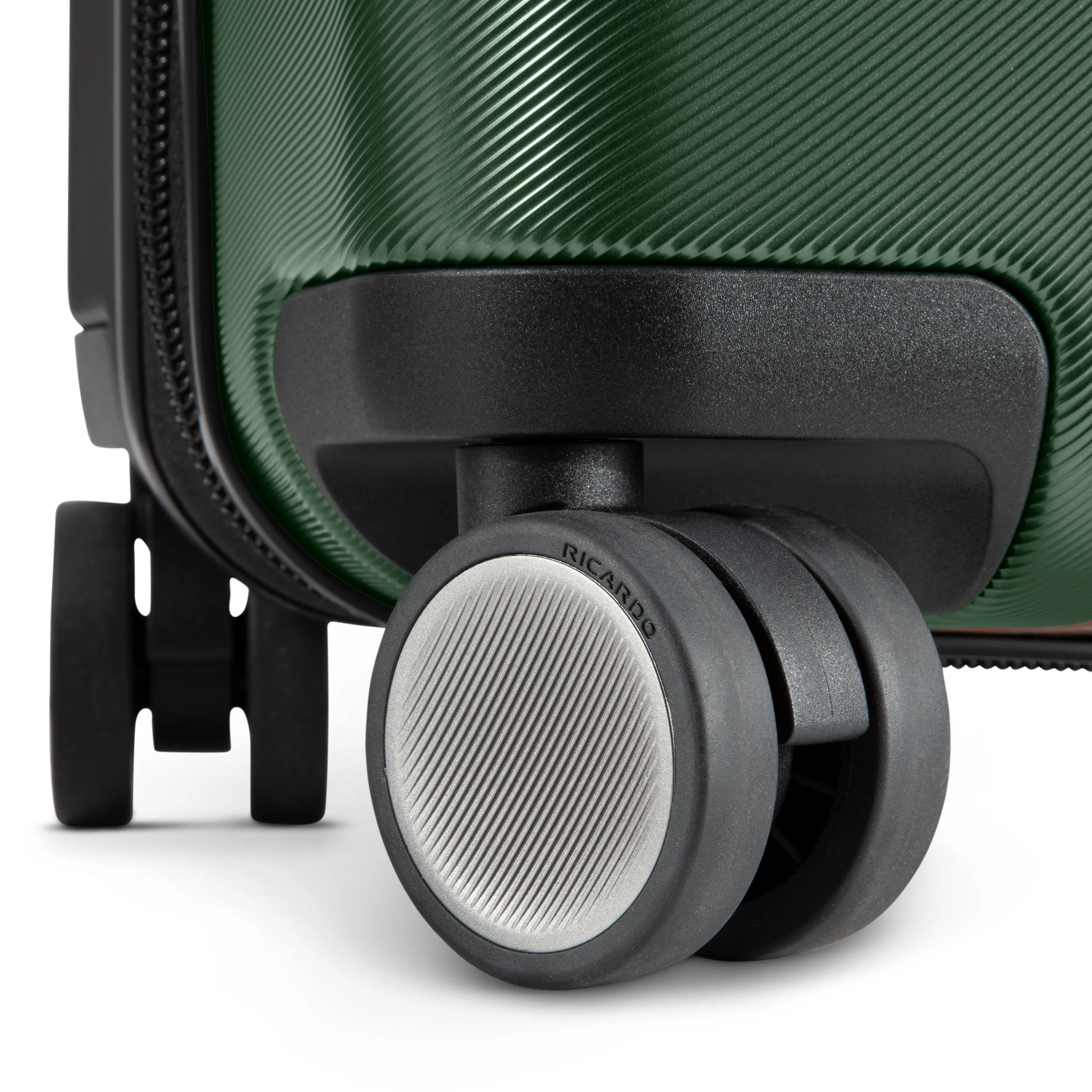 Montecito 2.0 Hardside Medium Check-in Expandable Spinner