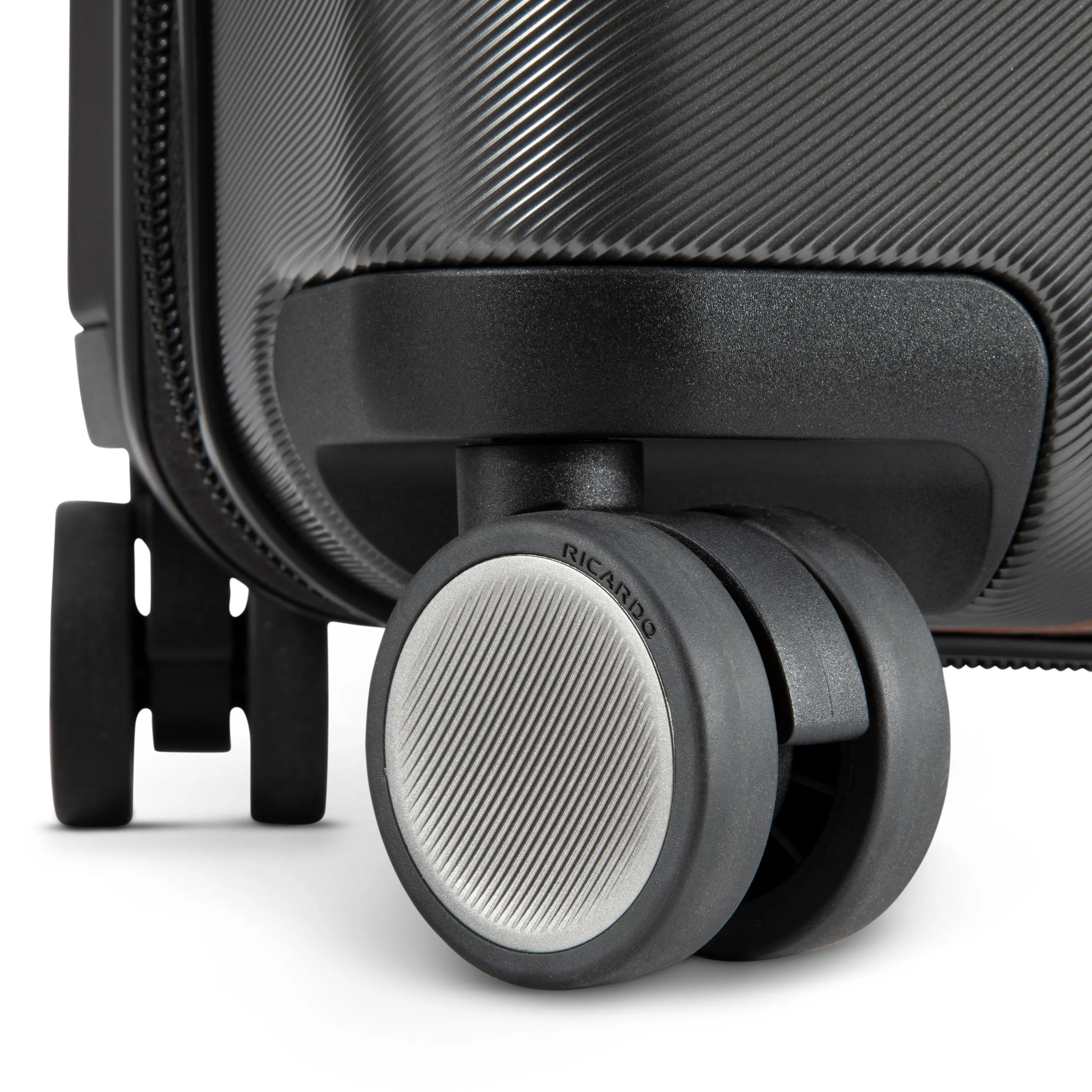 Montecito 2.0 Hardside Medium Check-in Expandable Spinner