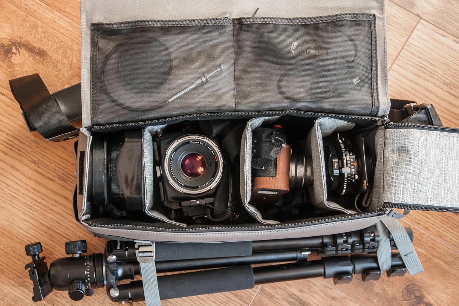PHOTOGRAPHER MESSENGER - grey