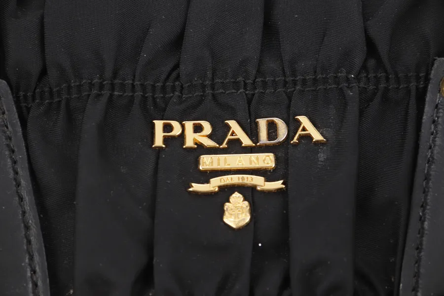 PRADA TESSUTO GAUFRE NYLON NERO (IBA 336) WITH STRAP