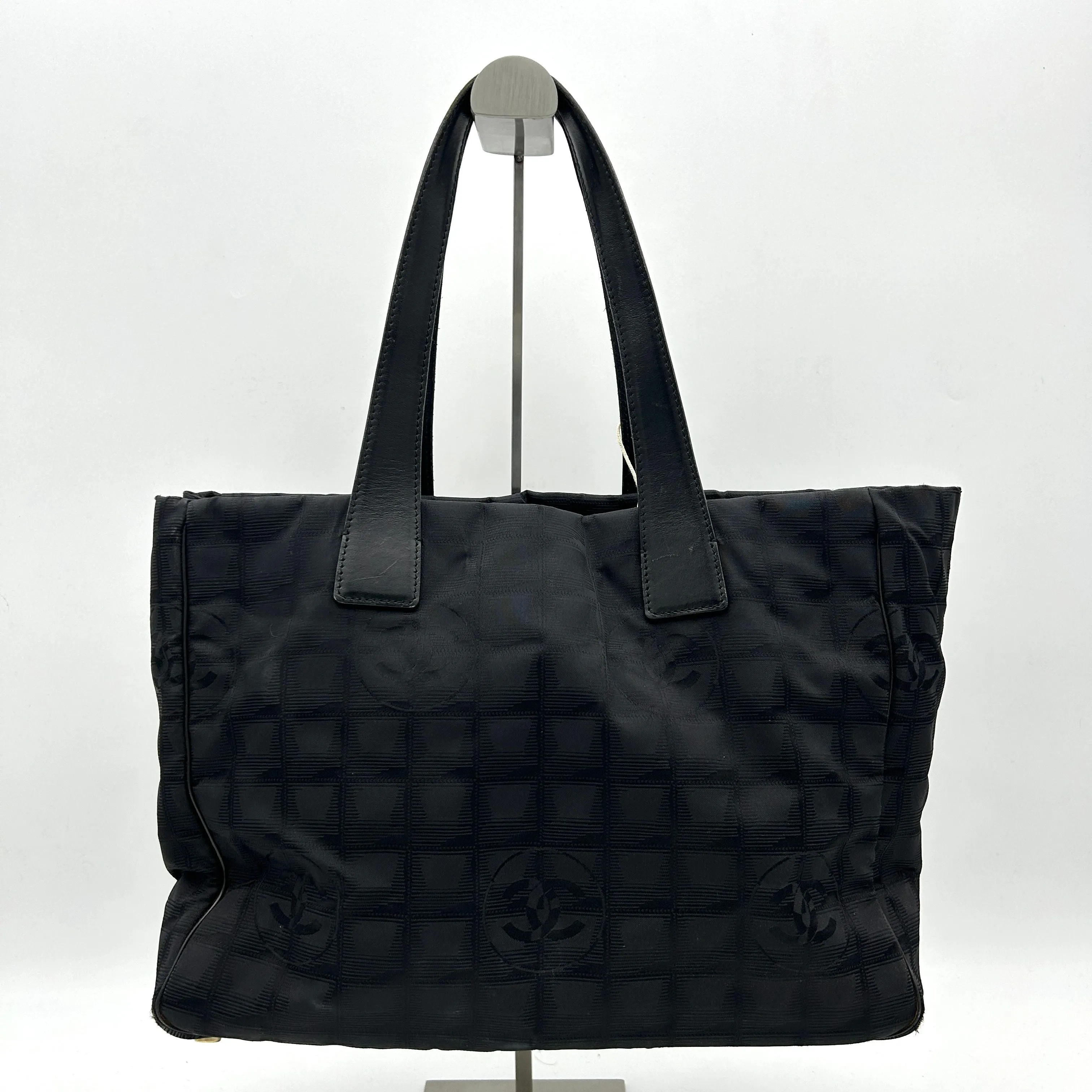 Pre-owned Chanel Tote Bagtravel Line Nylon Black  WD459597
