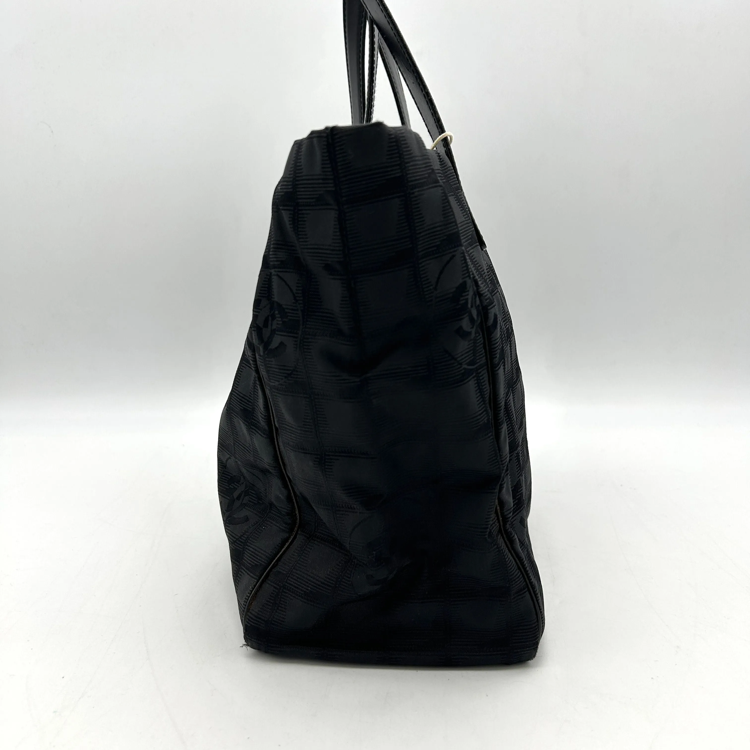 Pre-owned Chanel Tote Bagtravel Line Nylon Black  WD459597