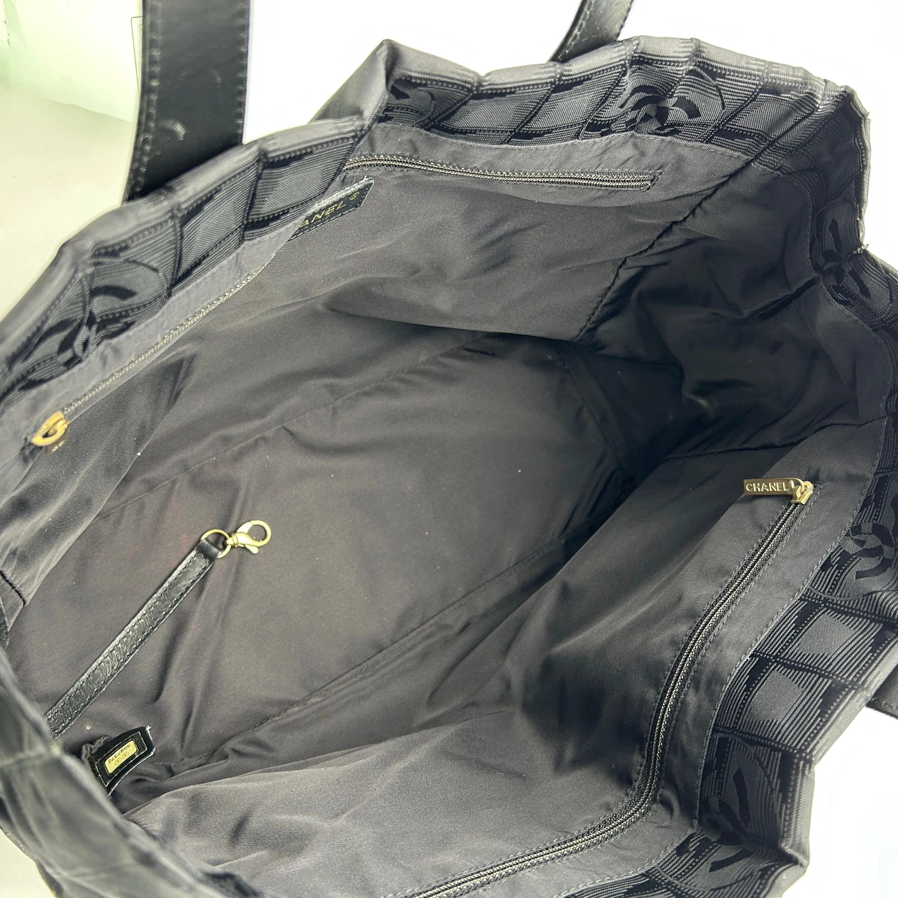 Pre-owned Chanel Tote Bagtravel Line Nylon Black  WD459597