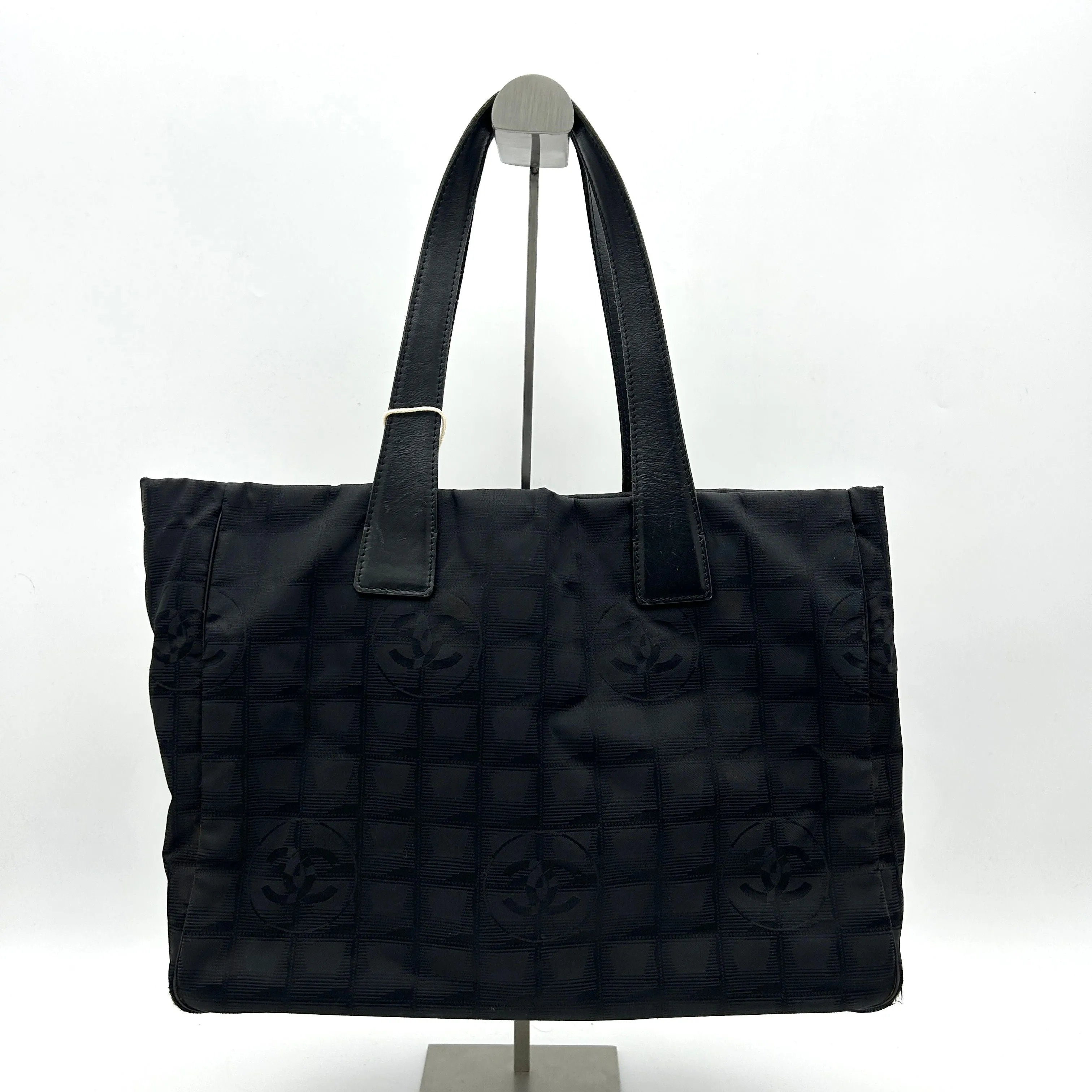Pre-owned Chanel Tote Bagtravel Line Nylon Black  WD459597