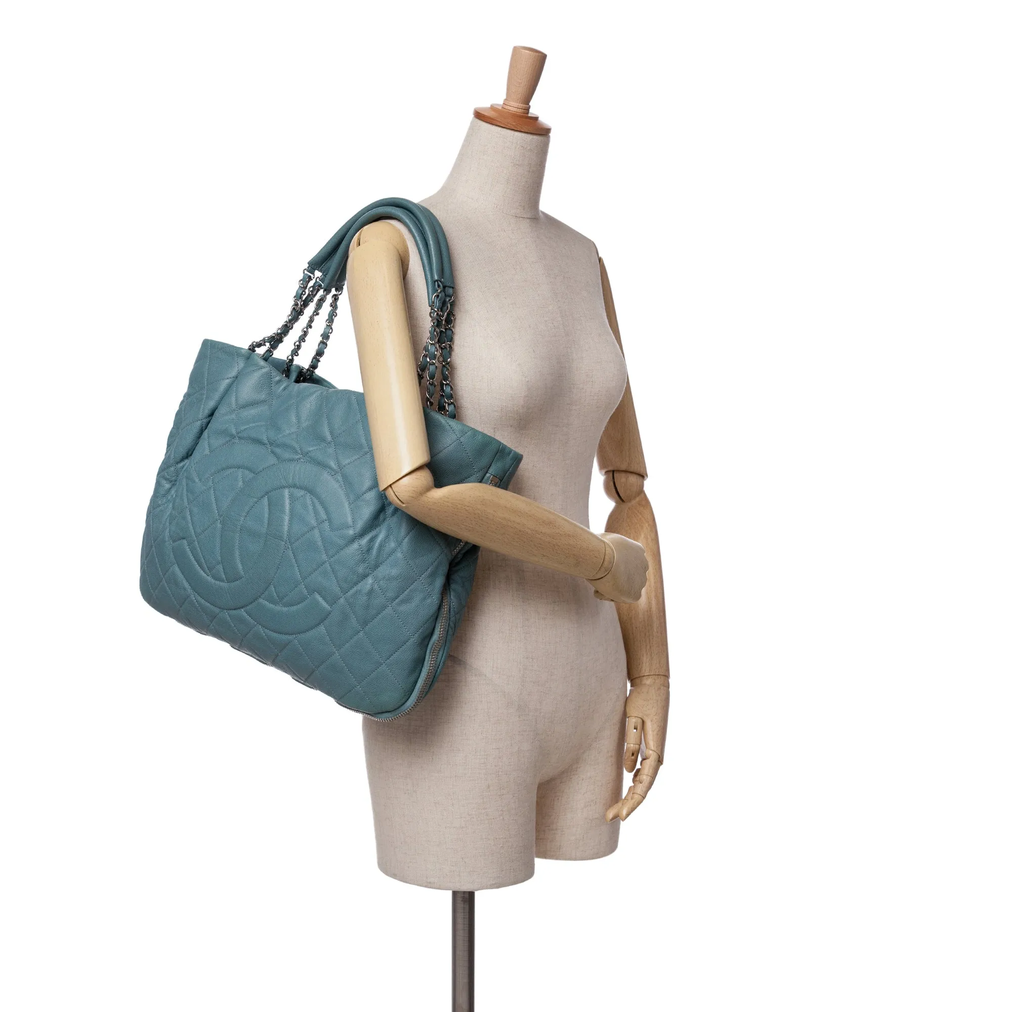 Quilted Caviar Expandable Zip Tote