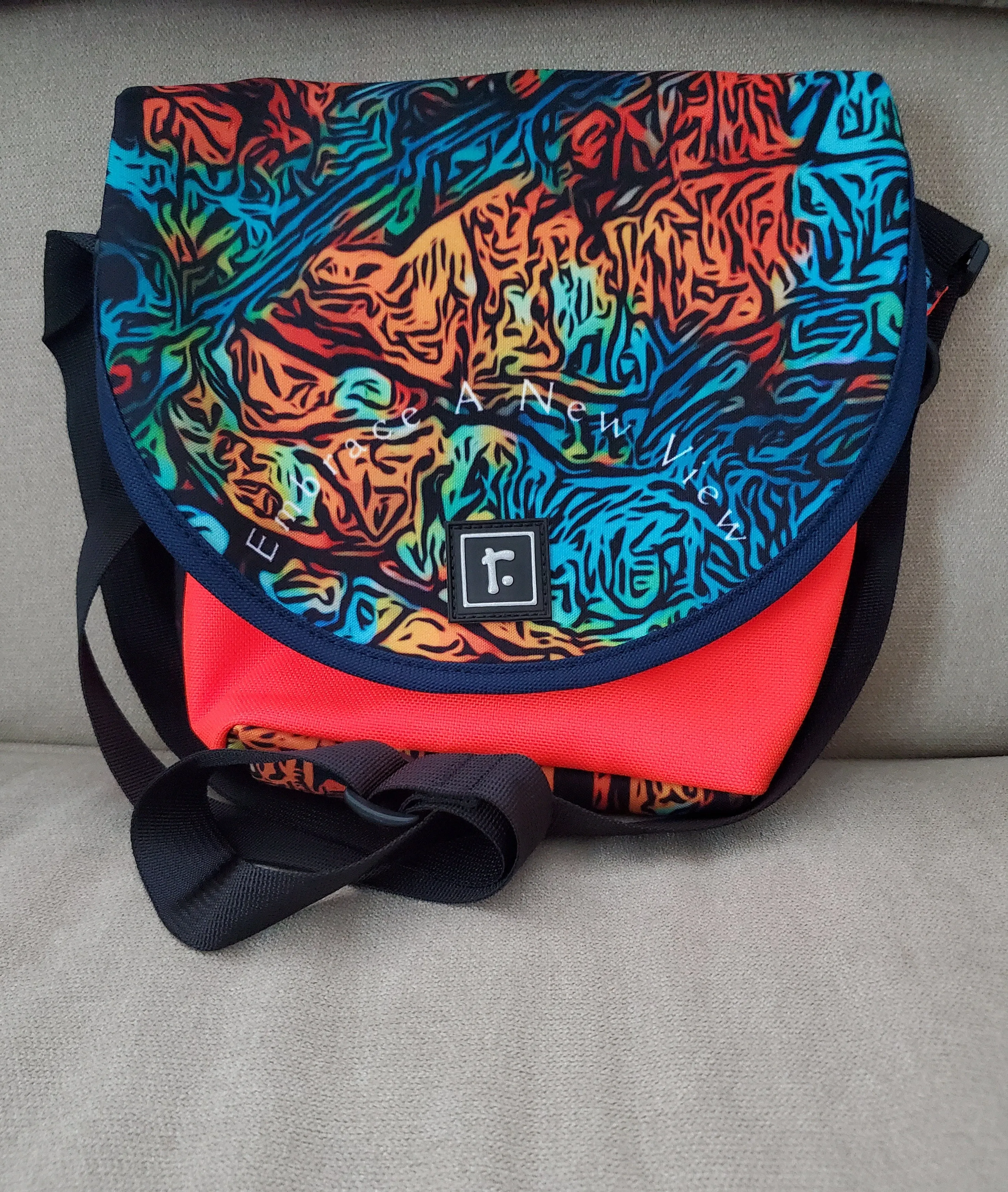 "Colorful Harmony" Small Messenger Bag
