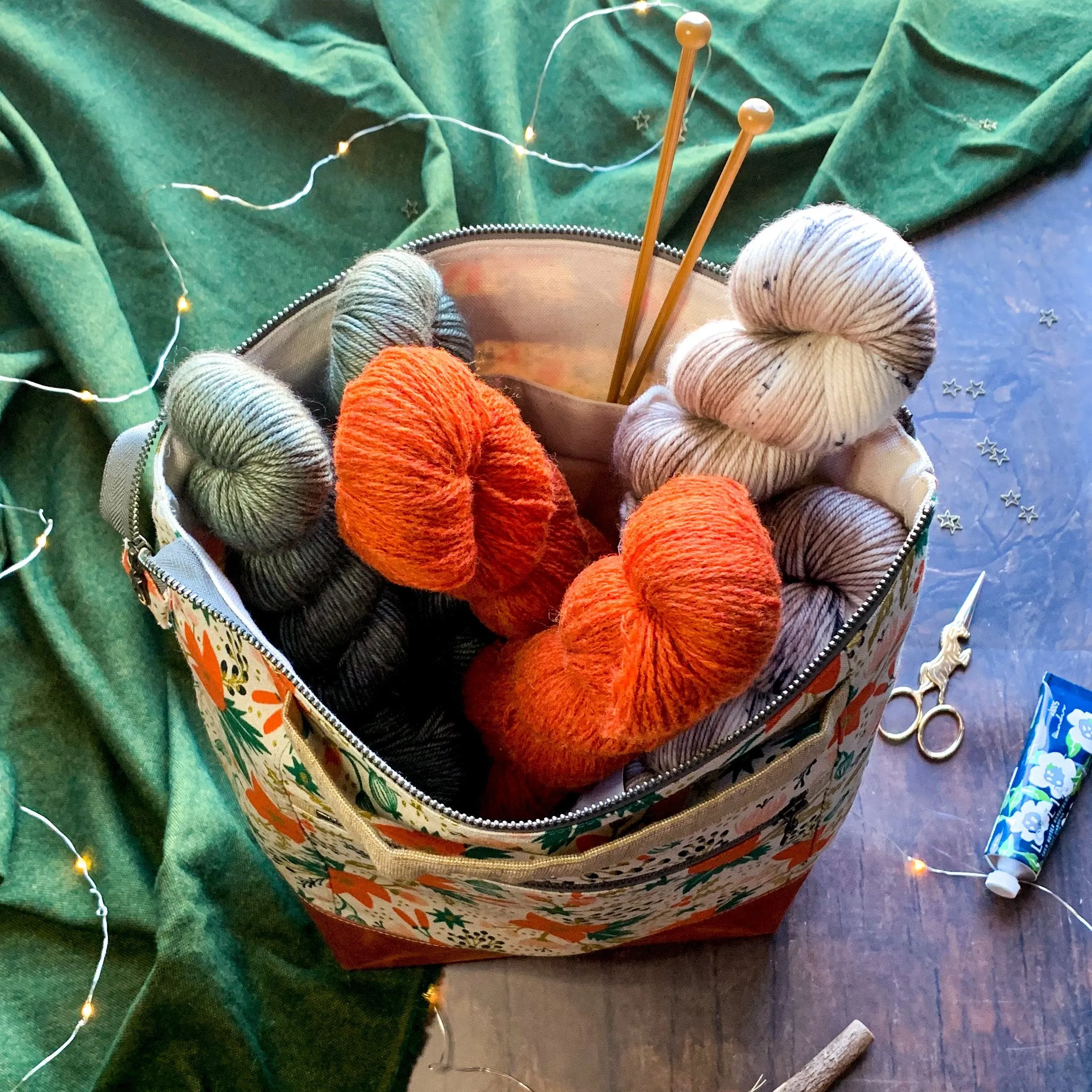 "Poinsettia*- Zippered Knitting Project Bag