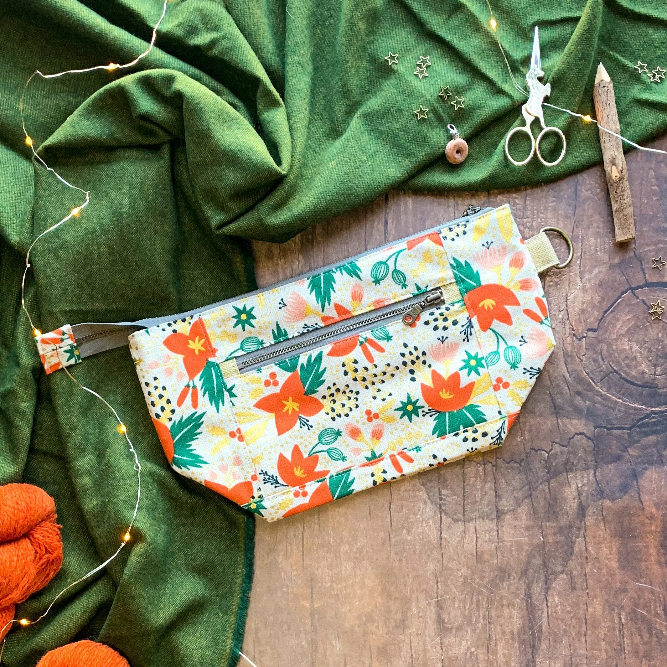 "Poinsettia*- Zippered Knitting Project Bag