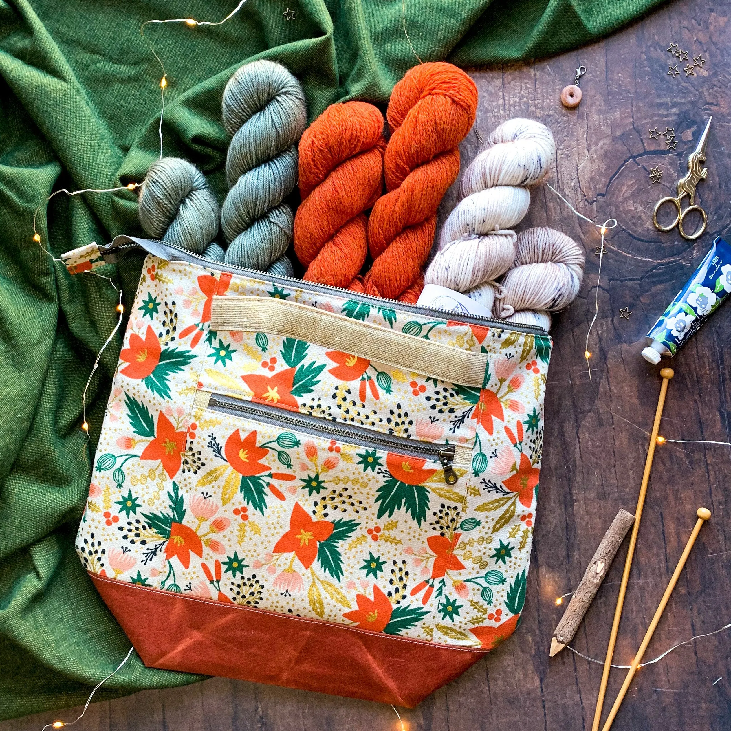 "Poinsettia*- Zippered Knitting Project Bag