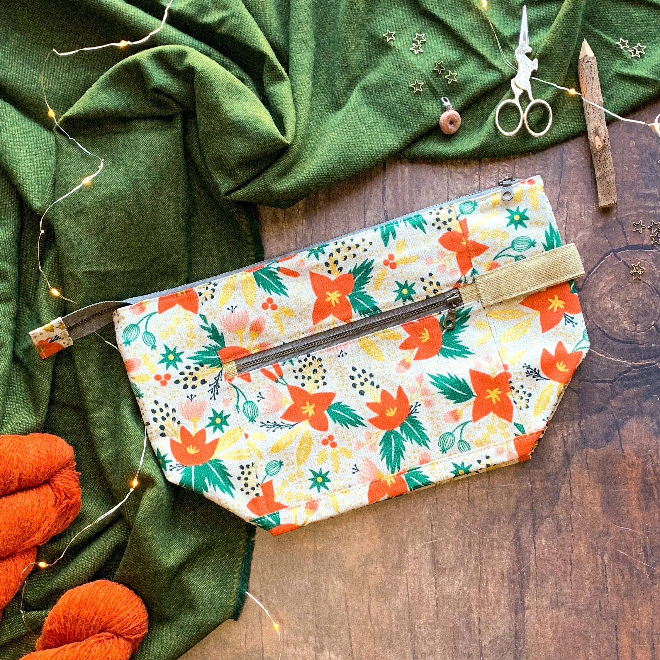 "Poinsettia*- Zippered Knitting Project Bag