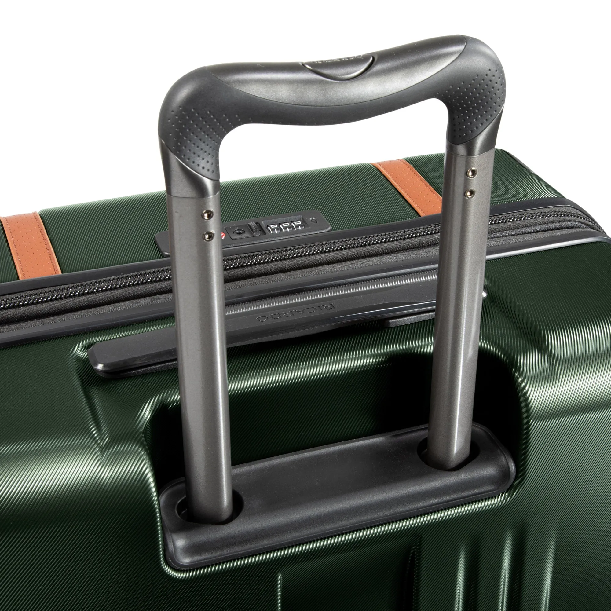 Ricardo Beverly Hills Montecito 2.0 29" Hardside Expandable Spinner - ONLINE ONLY