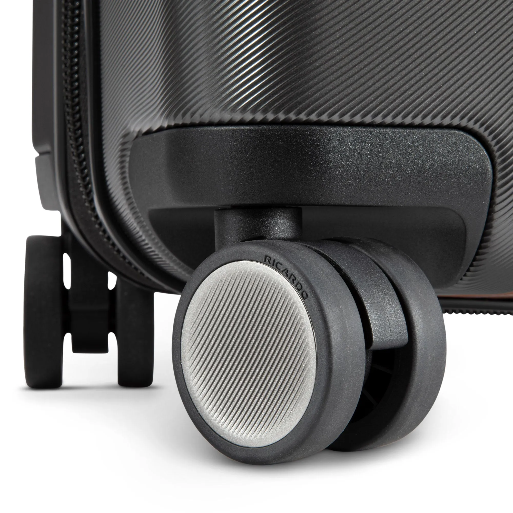 Ricardo Beverly Hills Montecito 2.0 29" Hardside Expandable Spinner - ONLINE ONLY