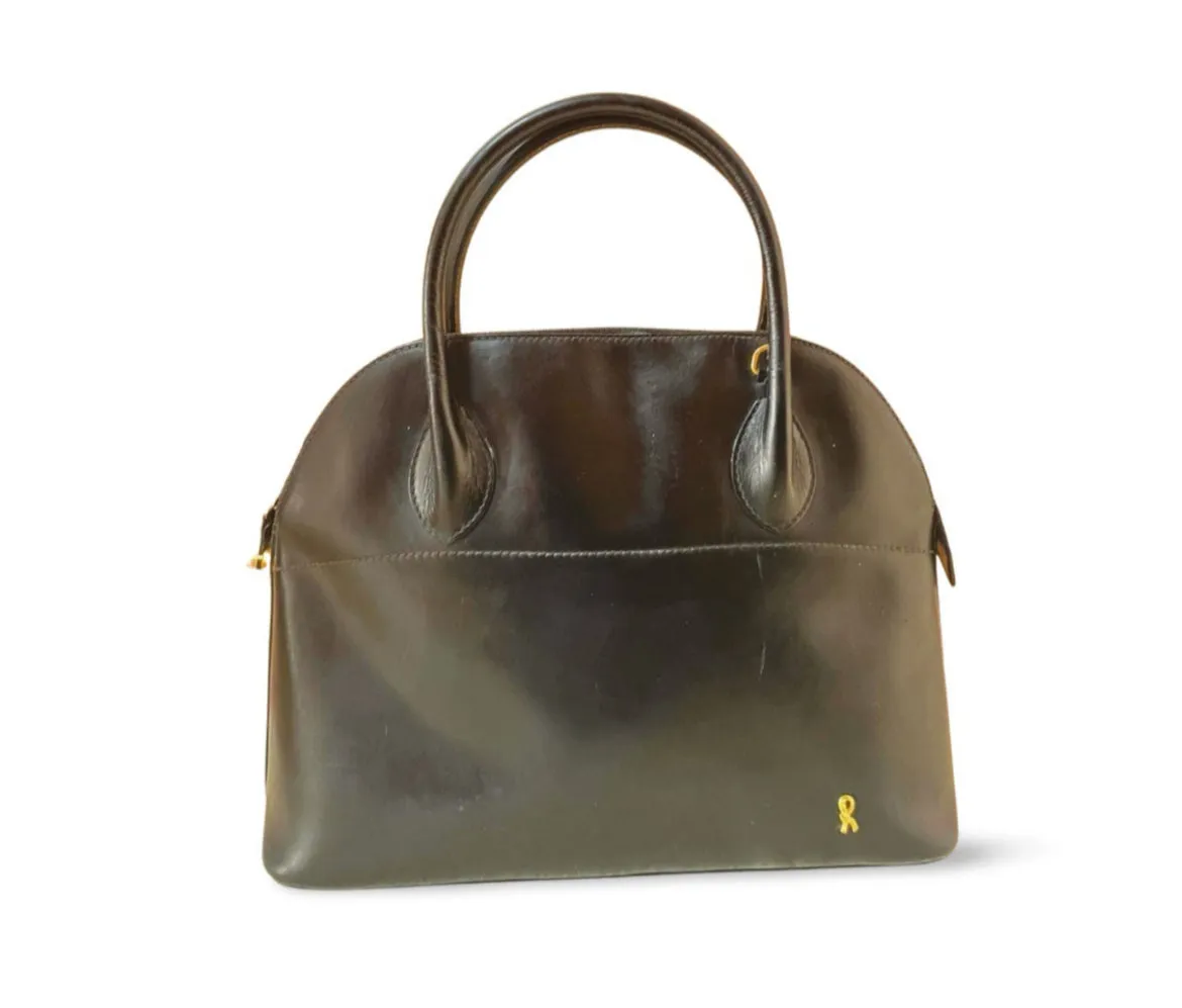 Vintage Roberta di Camerino black leather mini bolide bag with a gold tone logo charm. Classic piece for any occasion. 051227