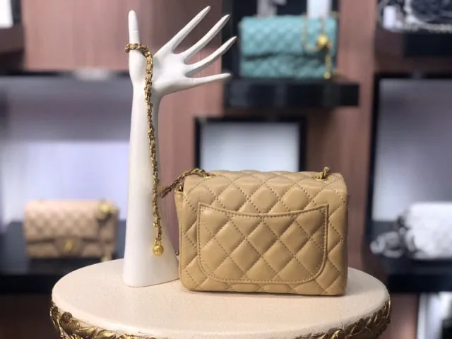 Women Classic Caviar Bag