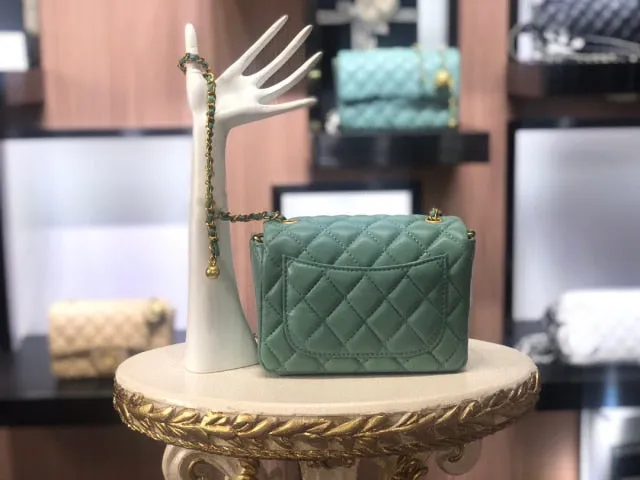 Women Classic Caviar Bag