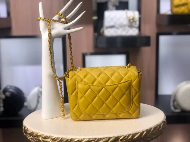 Women Classic Caviar Bag