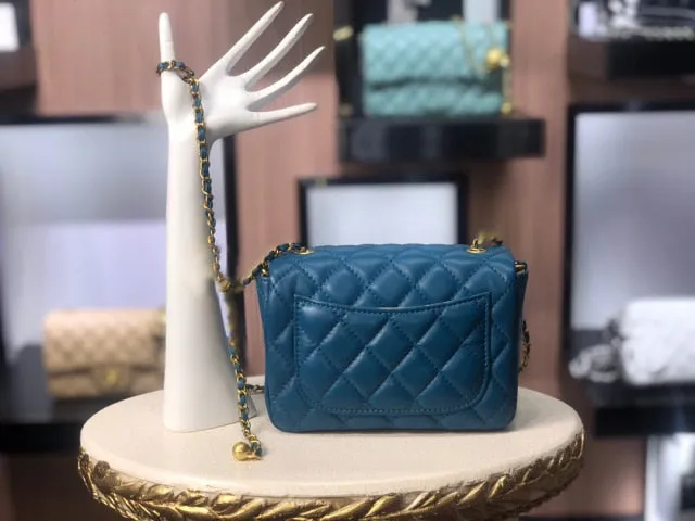 Women Classic Caviar Bag