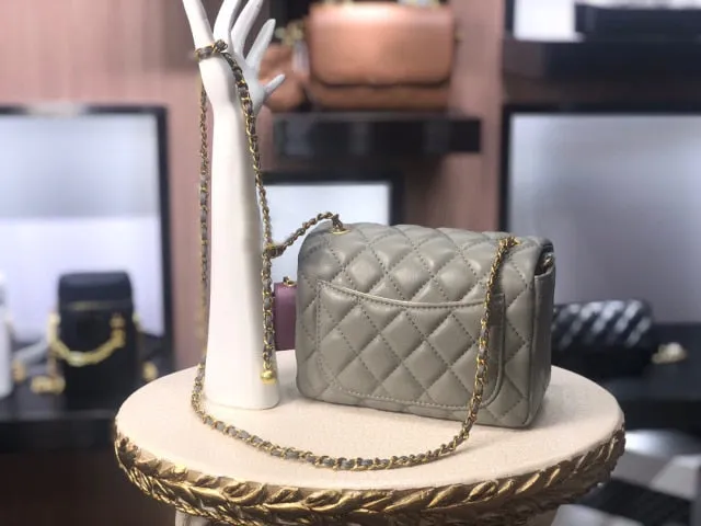 Women Classic Caviar Bag